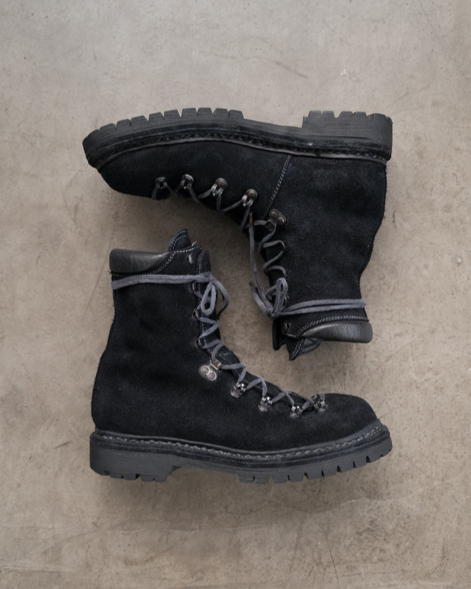 GUIDI 20 Hiking Boots Reverse Black Leather Vibram Lug Sole