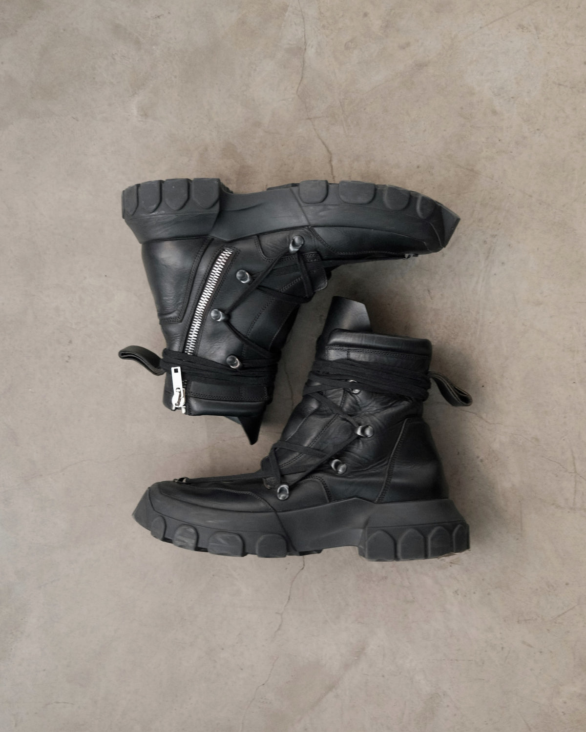 SS17 RICKOWENS Dirt Pentagram Tractor Boots