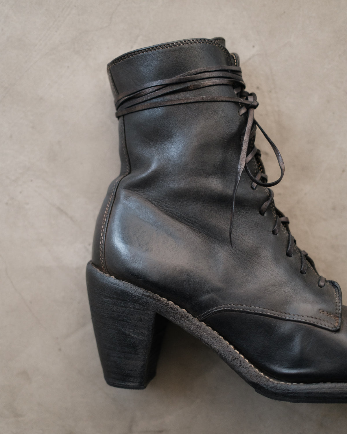 GUIDI Tapered-Heel Lace-Up Ankle Boots