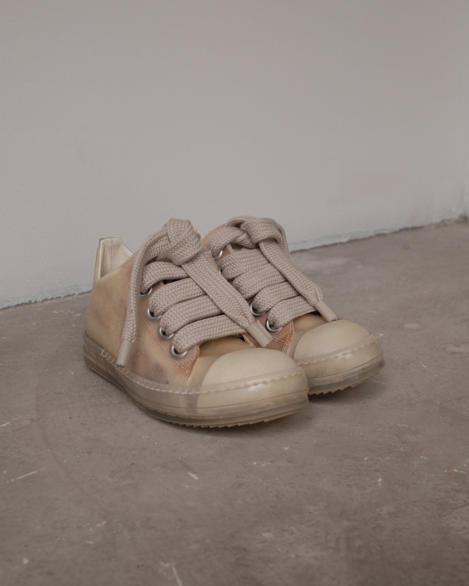 RICK OWENS SS23 LOW SNEAKERS – Natural/Clear