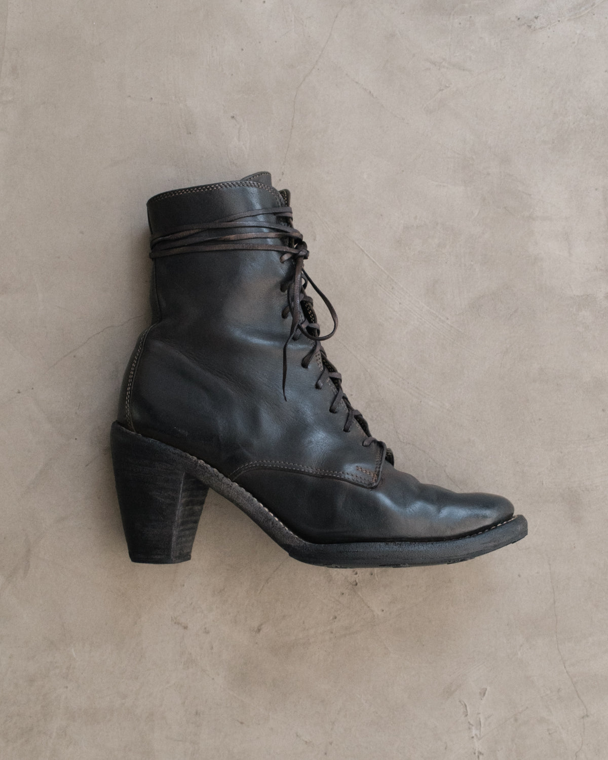 GUIDI Tapered-Heel Lace-Up Ankle Boots