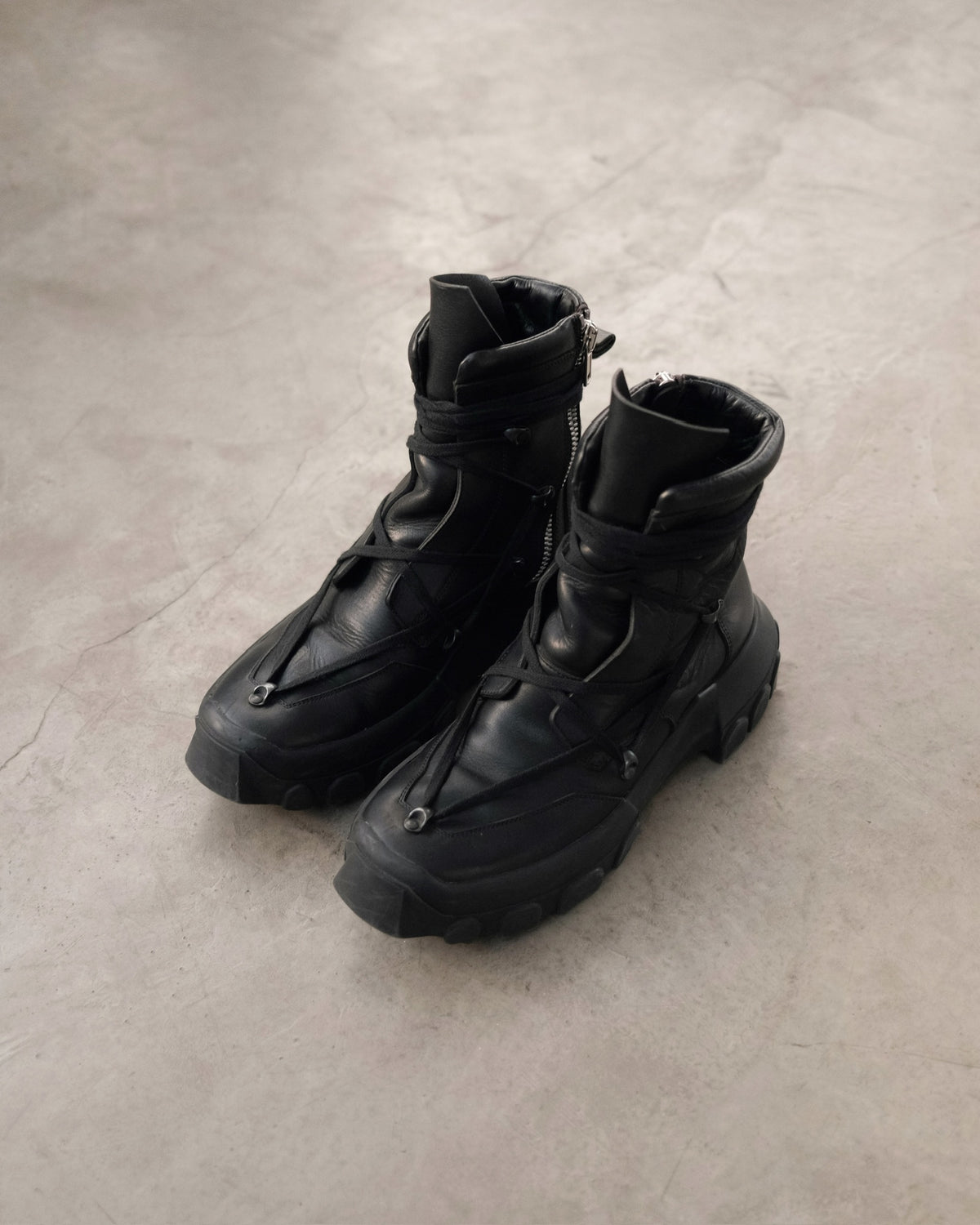 SS17 RICKOWENS Dirt Pentagram Tractor Boots
