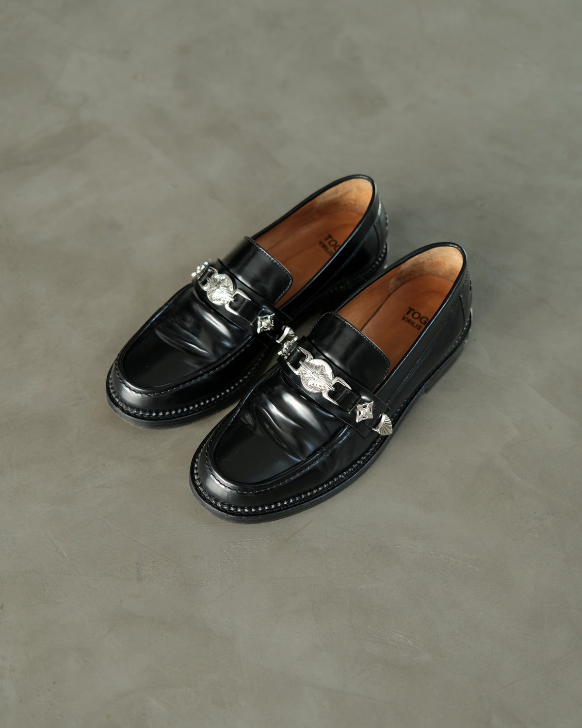 TOGA VIRILIS Classic Leather Loafer