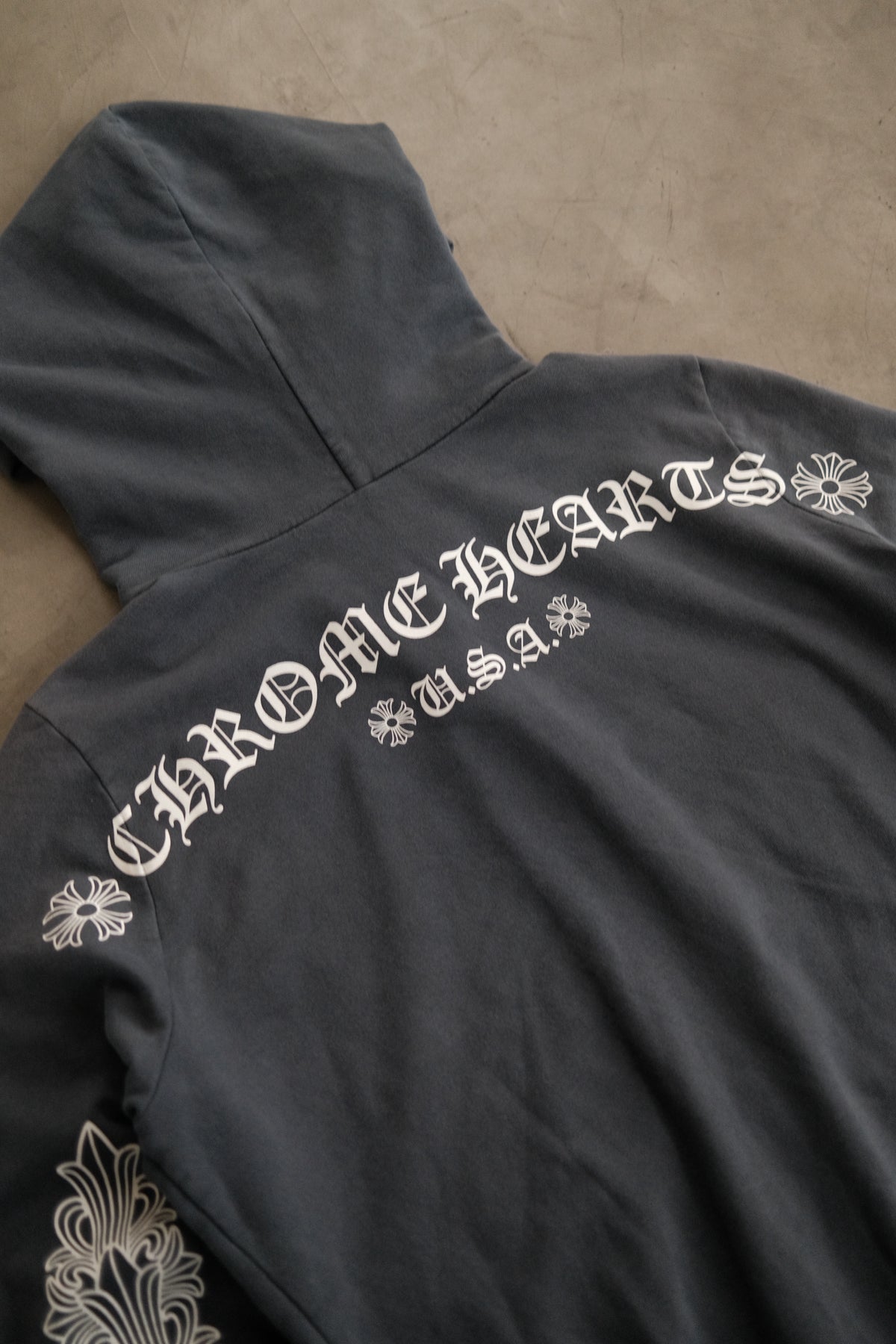 CHROME HEARTS Friends and Family Exclusive Shoulder Floral
Zip-Up Hoodie Grey