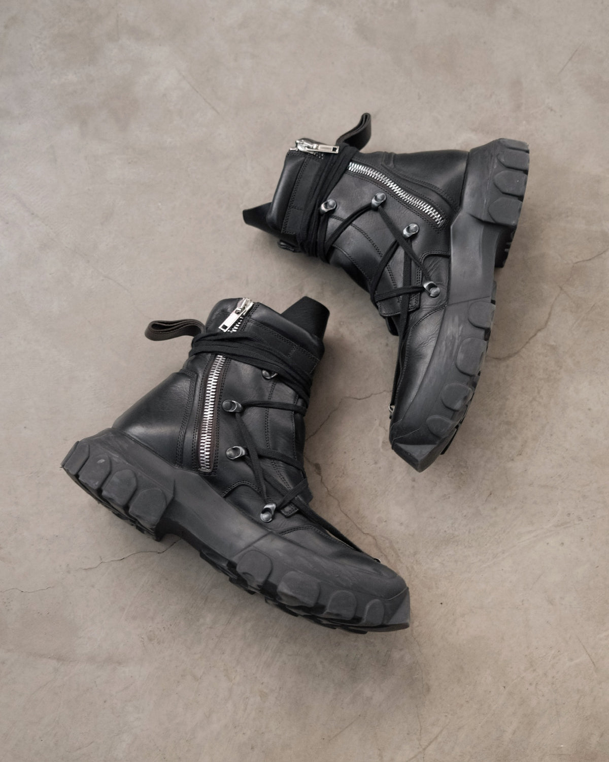 SS17 RICKOWENS Dirt Pentagram Tractor Boots