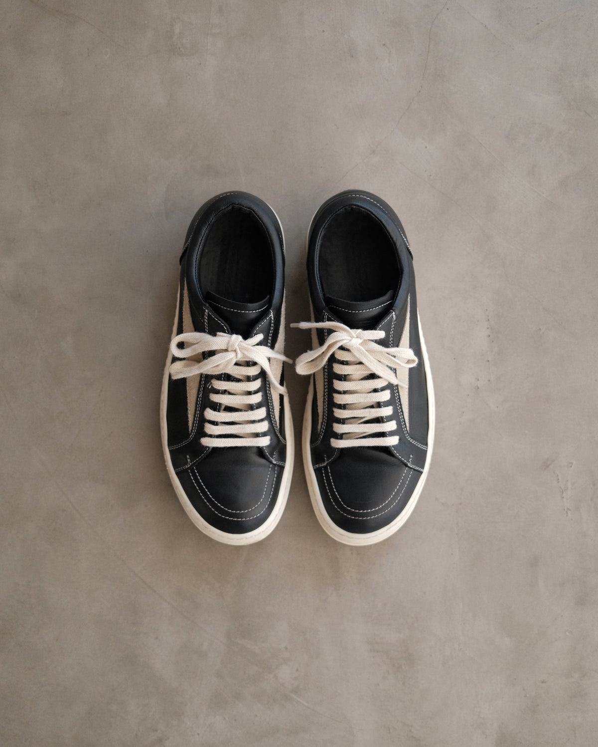 RICK OWENS FW22 Strobe Vintage Black Low Top