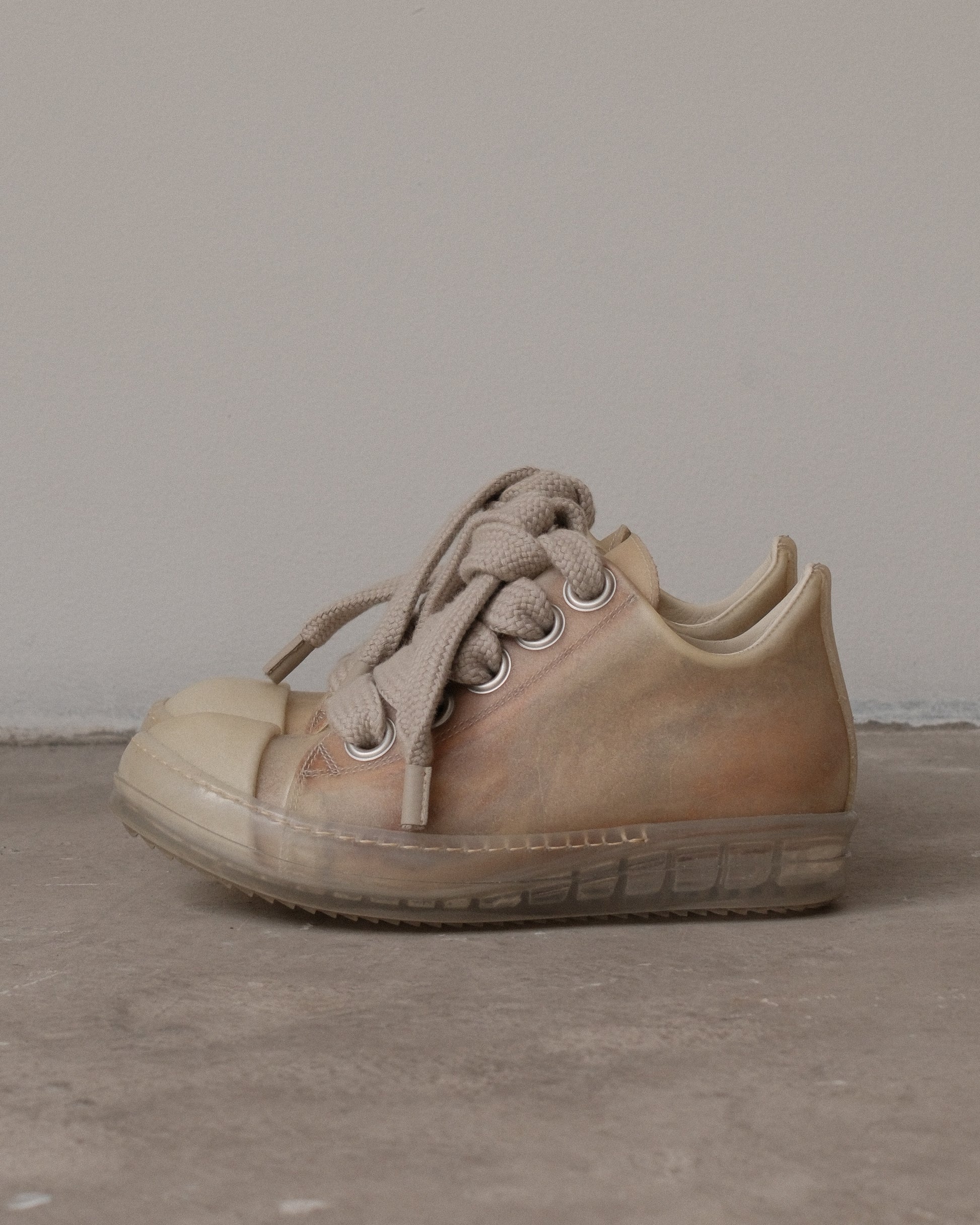 RICK OWENS SS23 LOW SNEAKERS – Natural/Clear