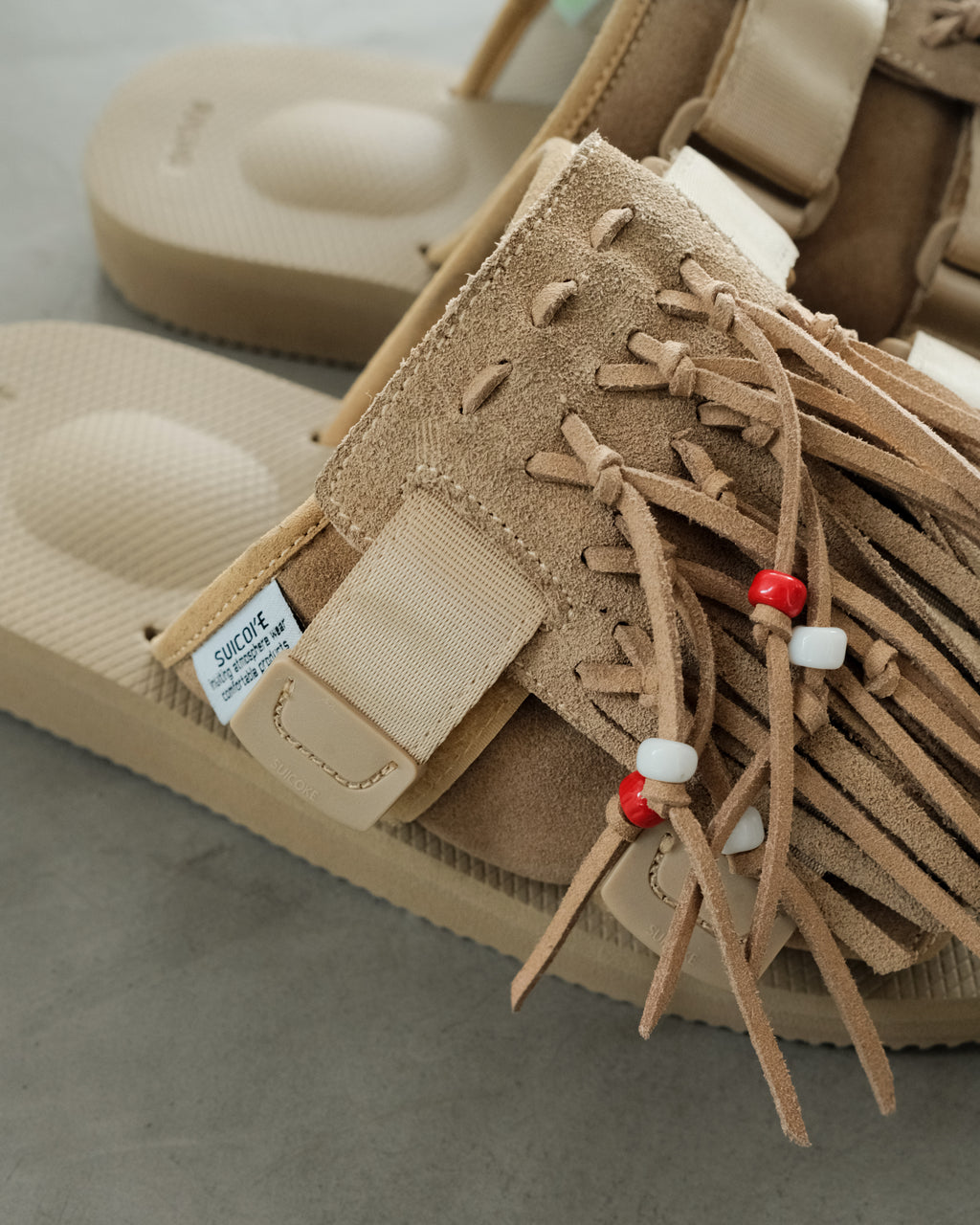 THE 2G x SUICOKE Hoto-SCab Beige
