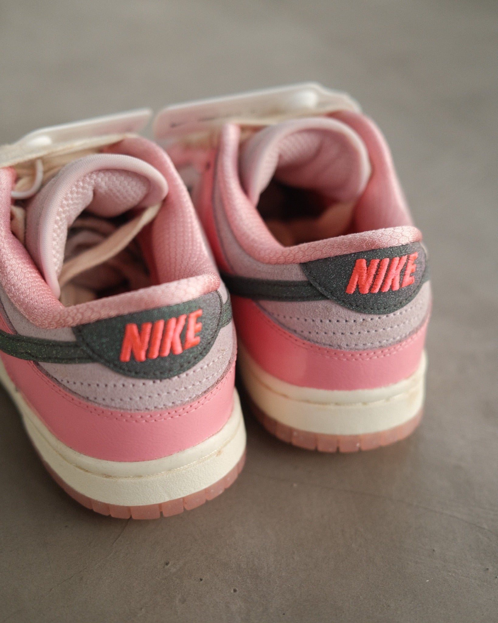 NIKE Dunk Low Sneaker