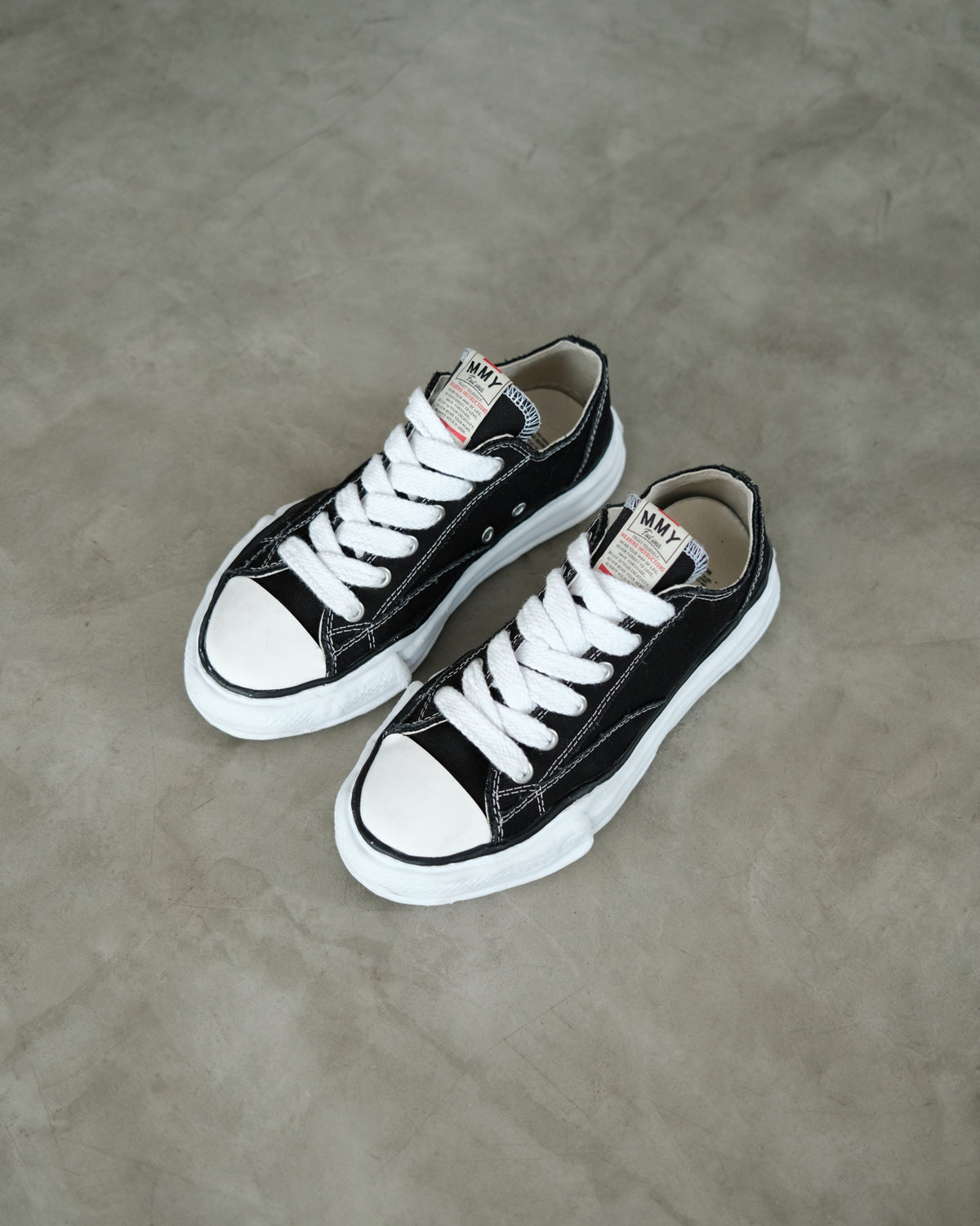 MAISON Mihara Yasuhiro Hank Lace-Up Sneakers