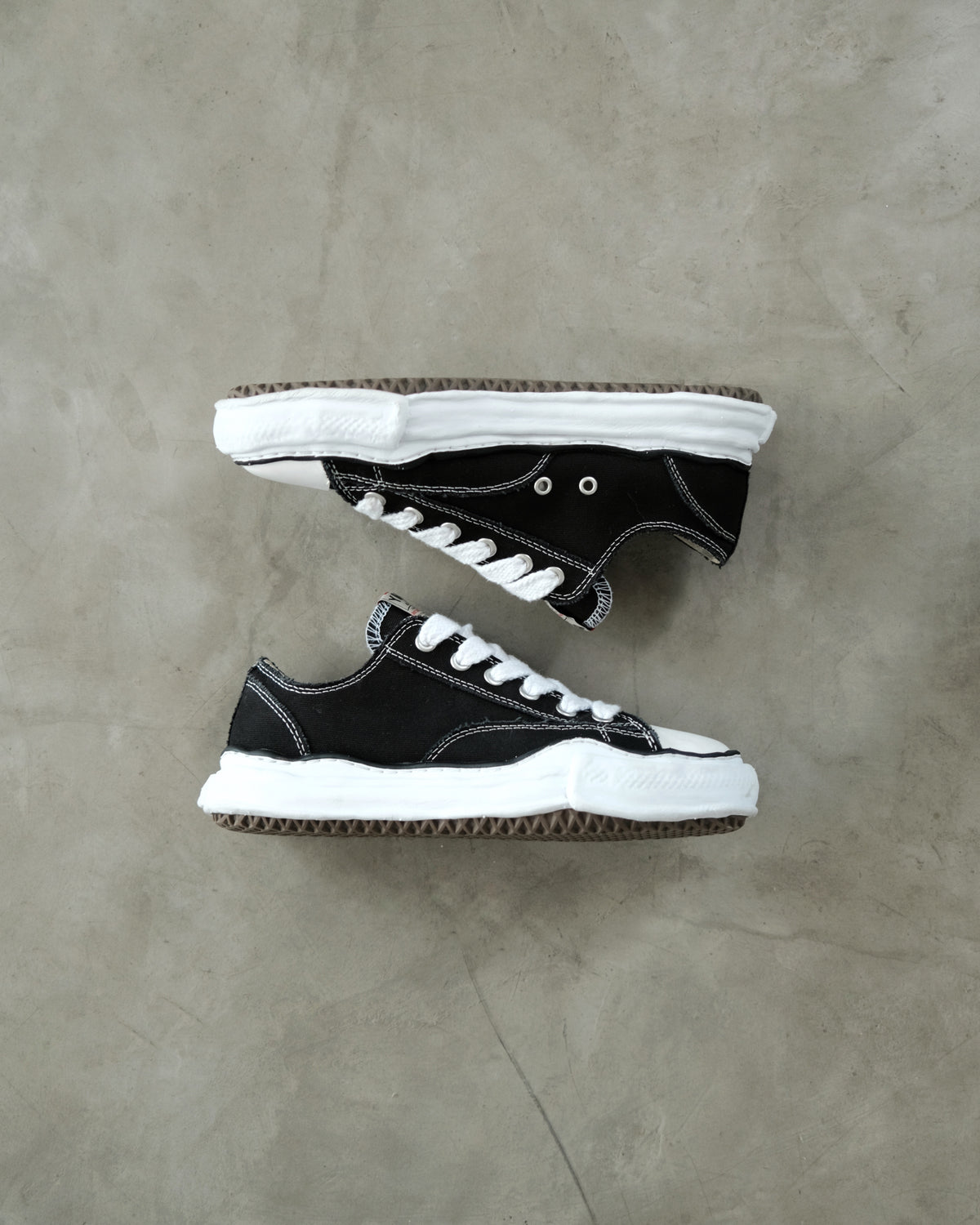 MAISON Mihara Yasuhiro Hank Lace-Up Sneakers