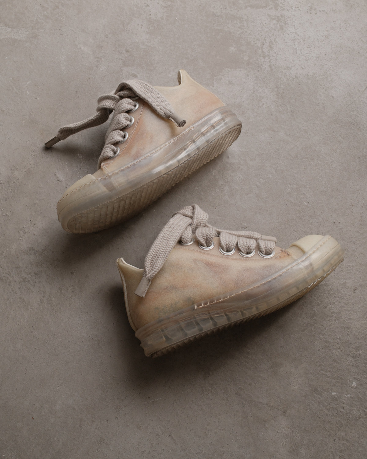 RICK OWENS SS23 LOW SNEAKERS – Natural/Clear