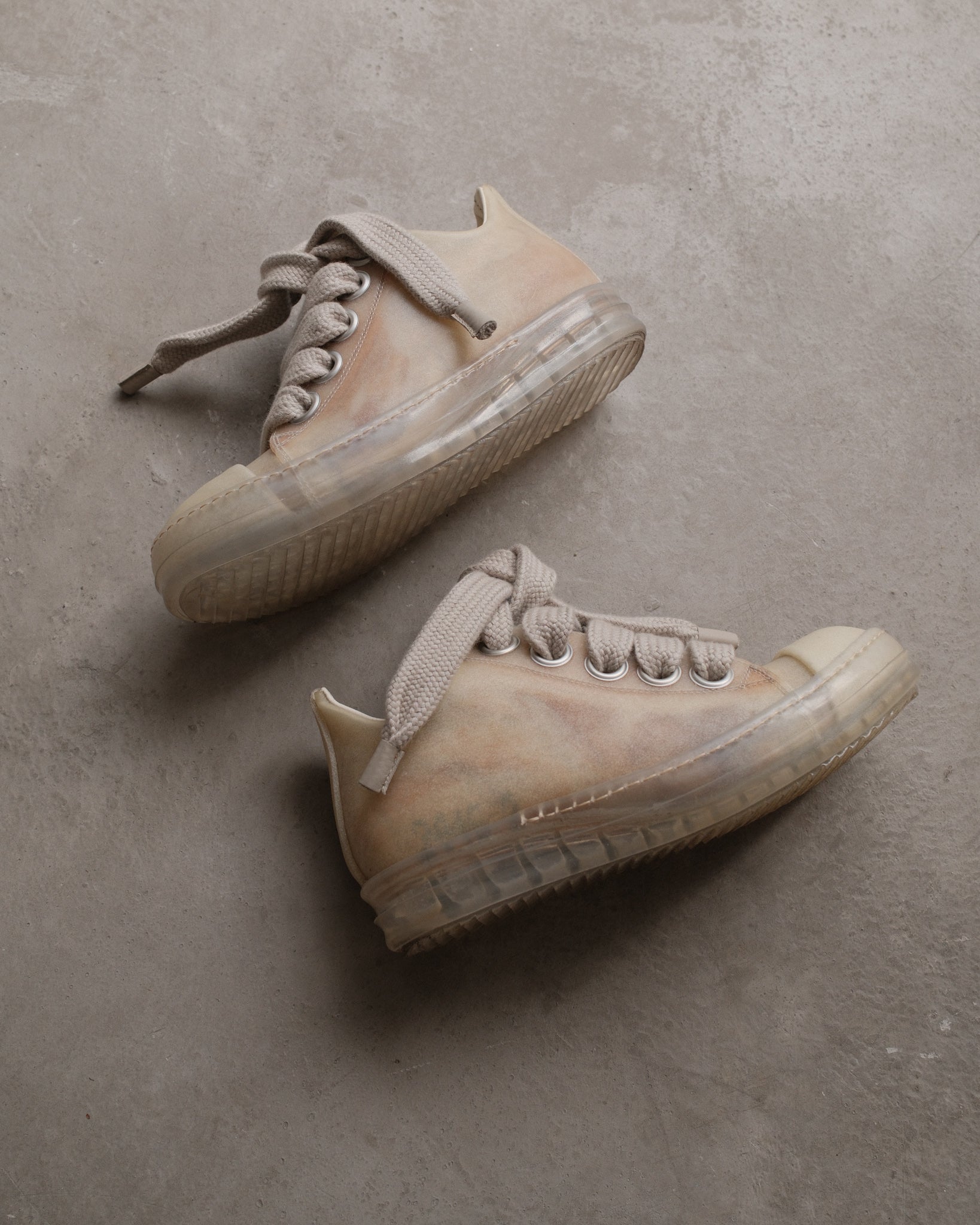 RICK OWENS SS23 LOW SNEAKERS – Natural/Clear