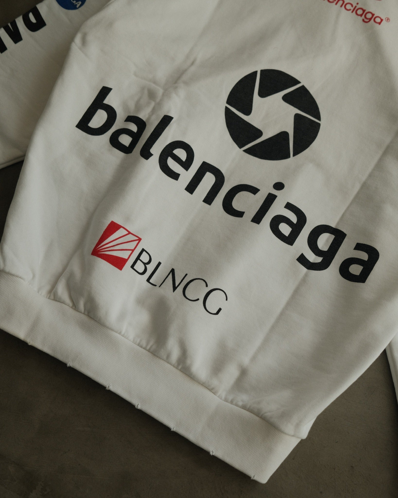 【ころ】BALENCIAGA FREE トレーナー Balenciaga Double Front Crewneck Sweater in Washed Black