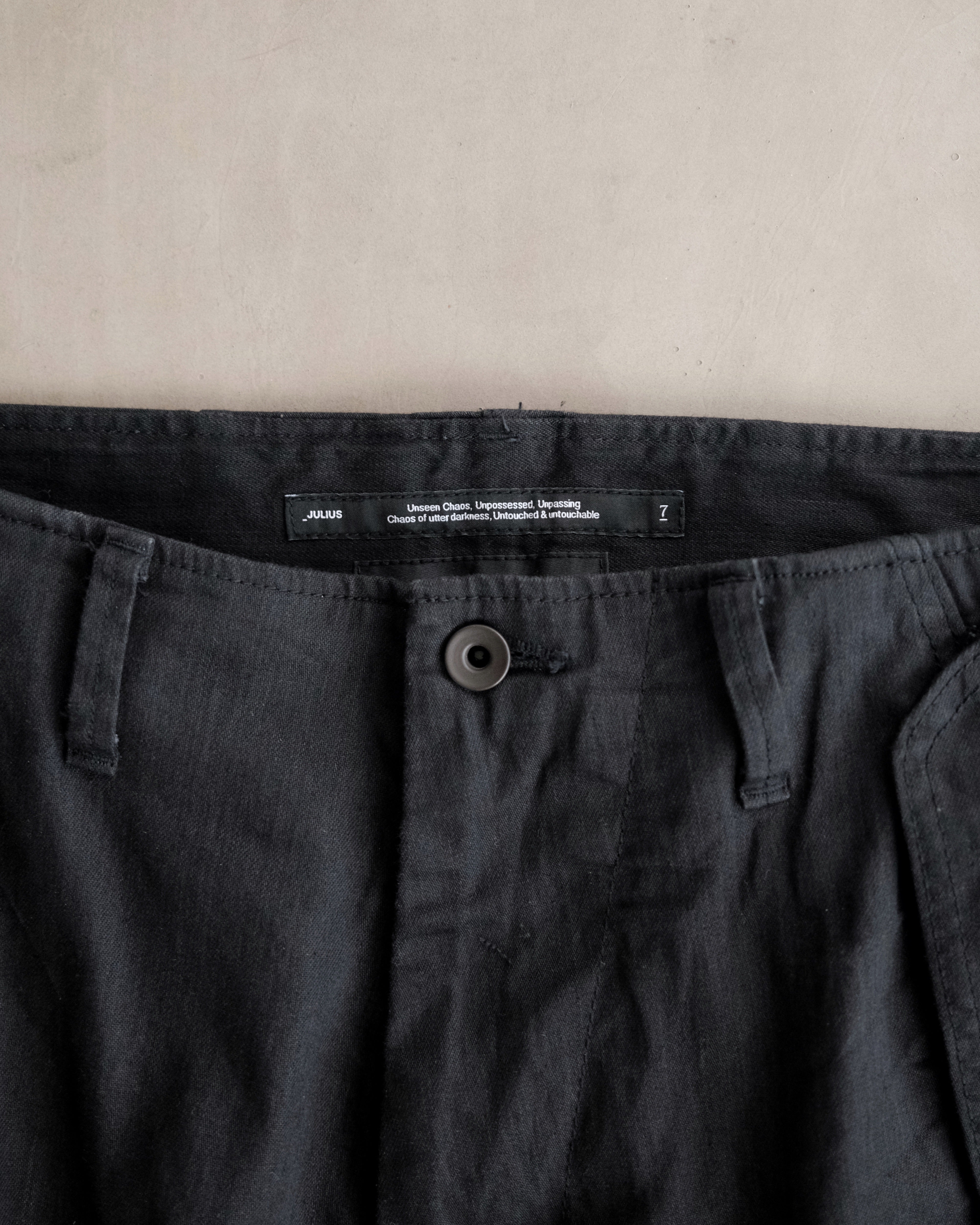 パンツ 00s julius gasmask cargo pants shorts SS22 Julius Gas Mask Short Cargo Pants – Around The Shoes