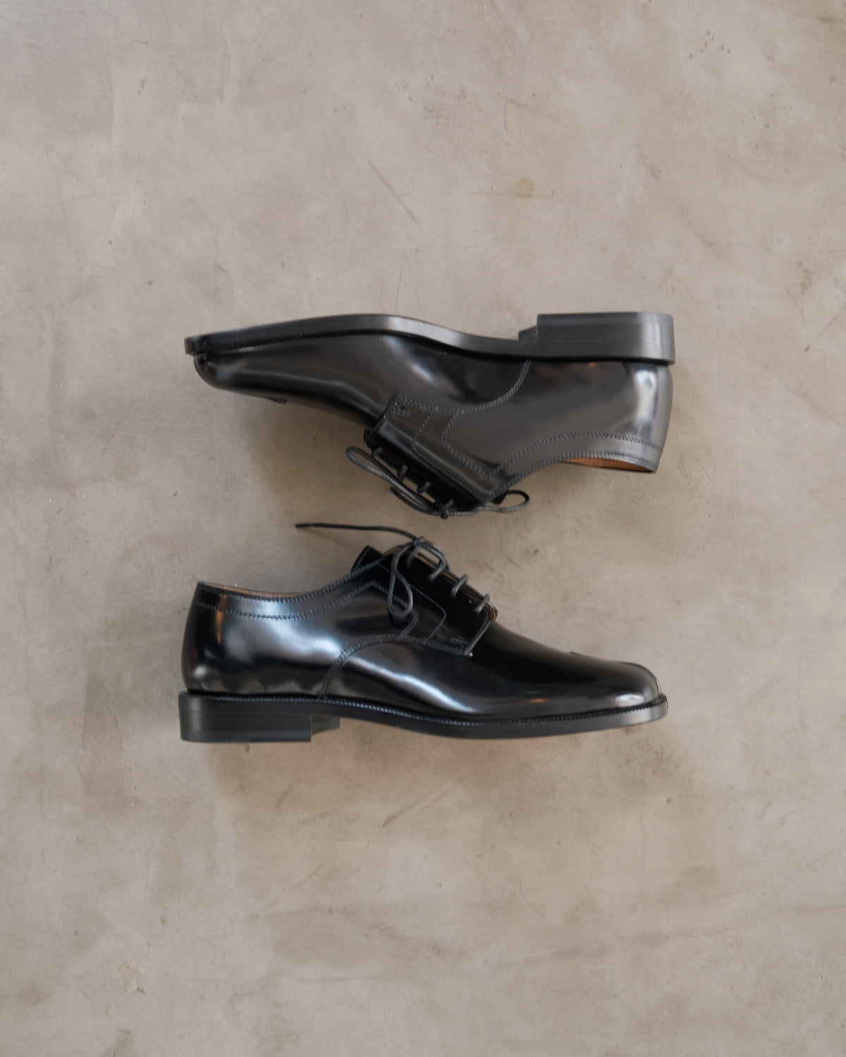 MAISON MERGIELA Tabi Leather Derby Shoes