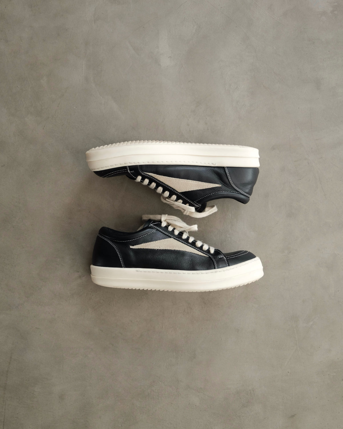 RICK OWENS FW22 Strobe Vintage Black Low Top