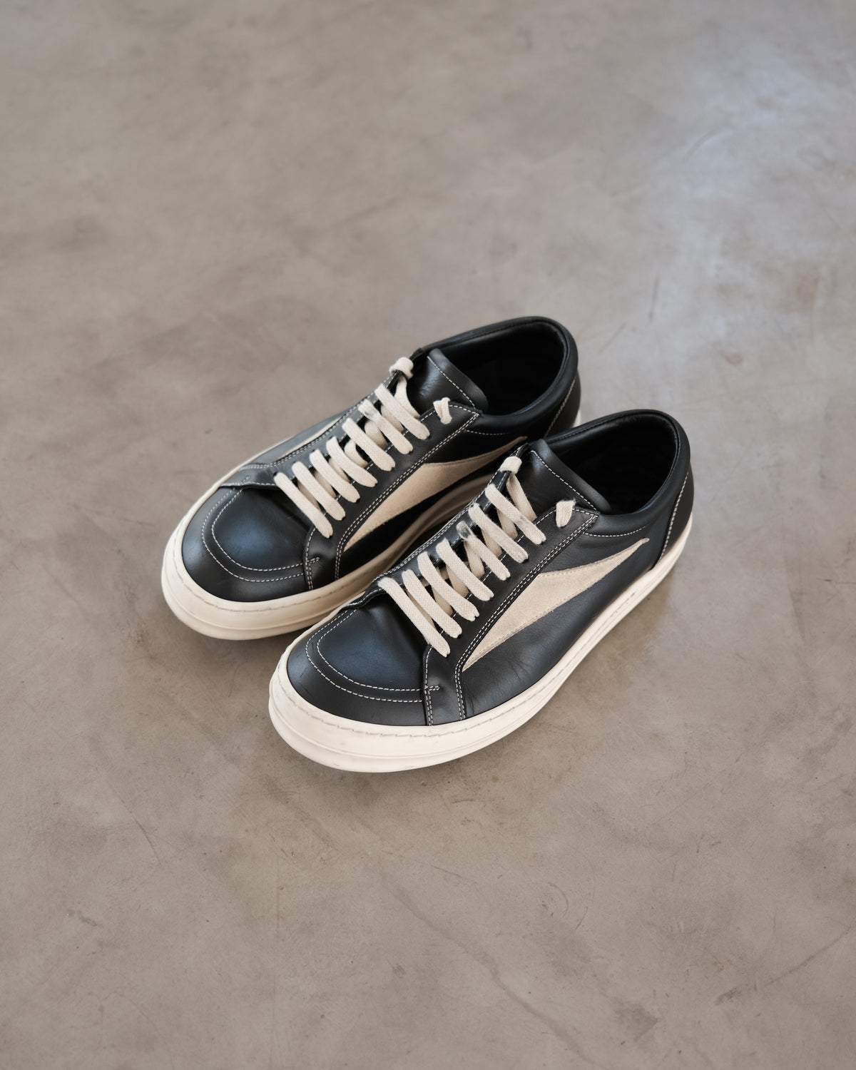 FW22 RICKOWENS Strobe Vintage Black Low Top