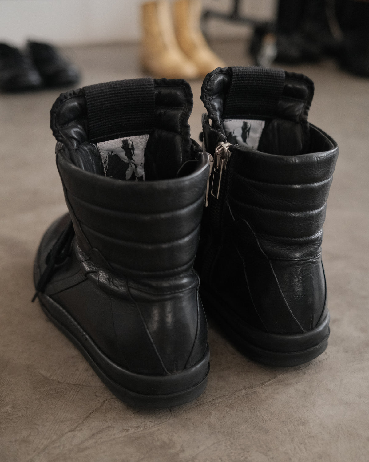 RICK OWENS AW11 Short Tongue Triple Black Geobasket