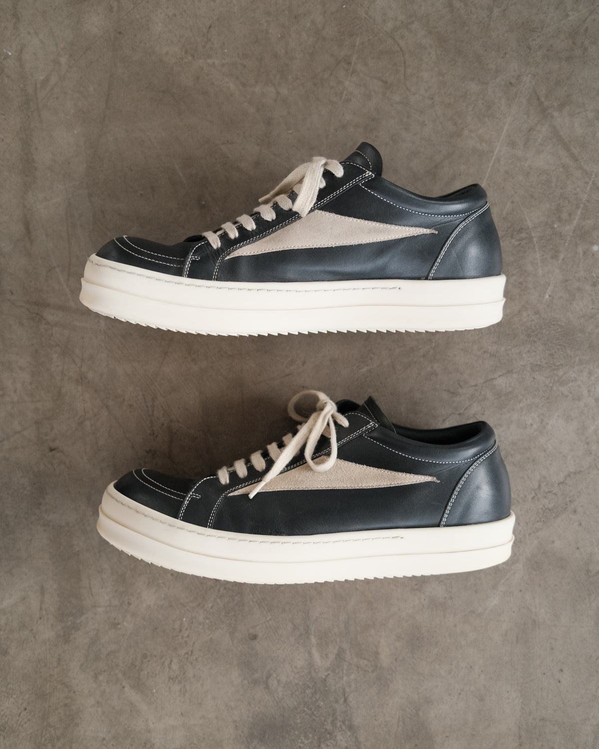 RICK OWENS FW22 Strobe Vintage Black Low Top