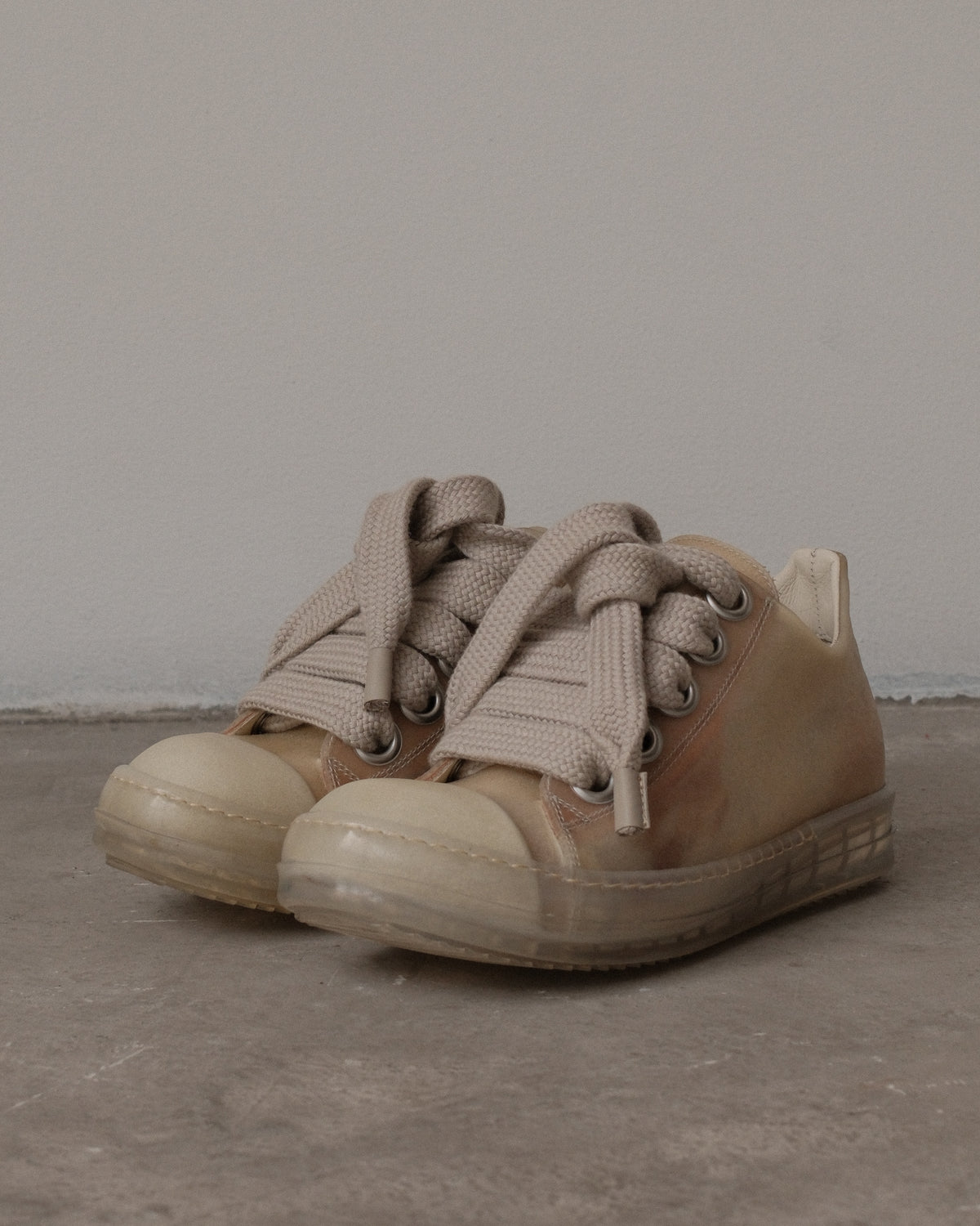 RICK OWENS SS23 LOW SNEAKERS – Natural/Clear