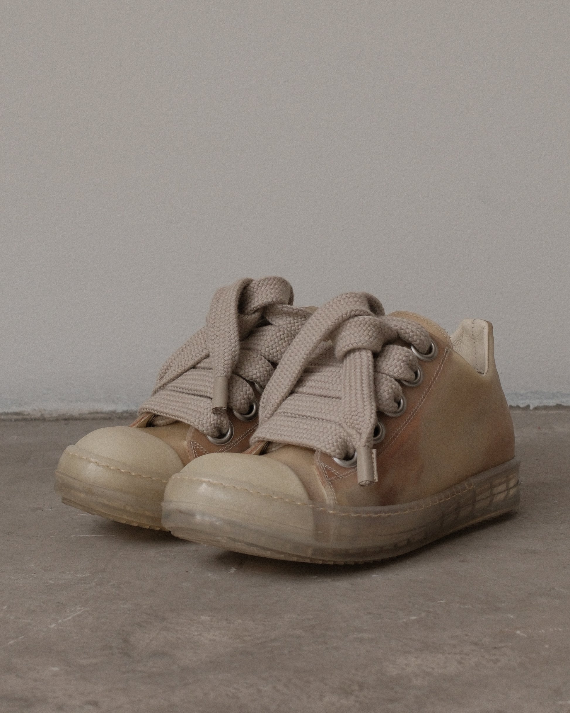 RICK OWENS SS23 LOW SNEAKERS – Natural/Clear