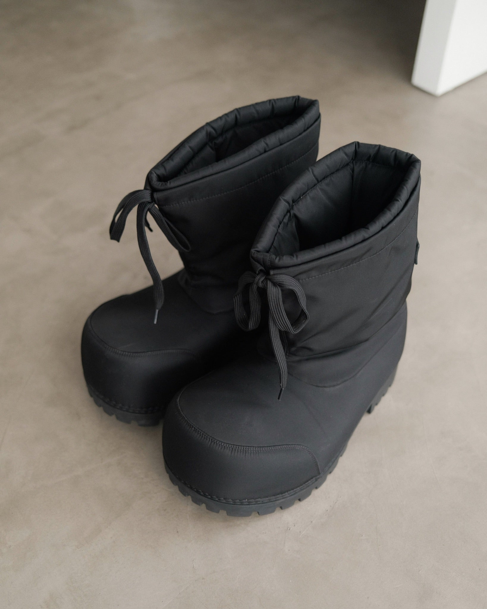 BALENCIAGA Alasca Low Snow Boots