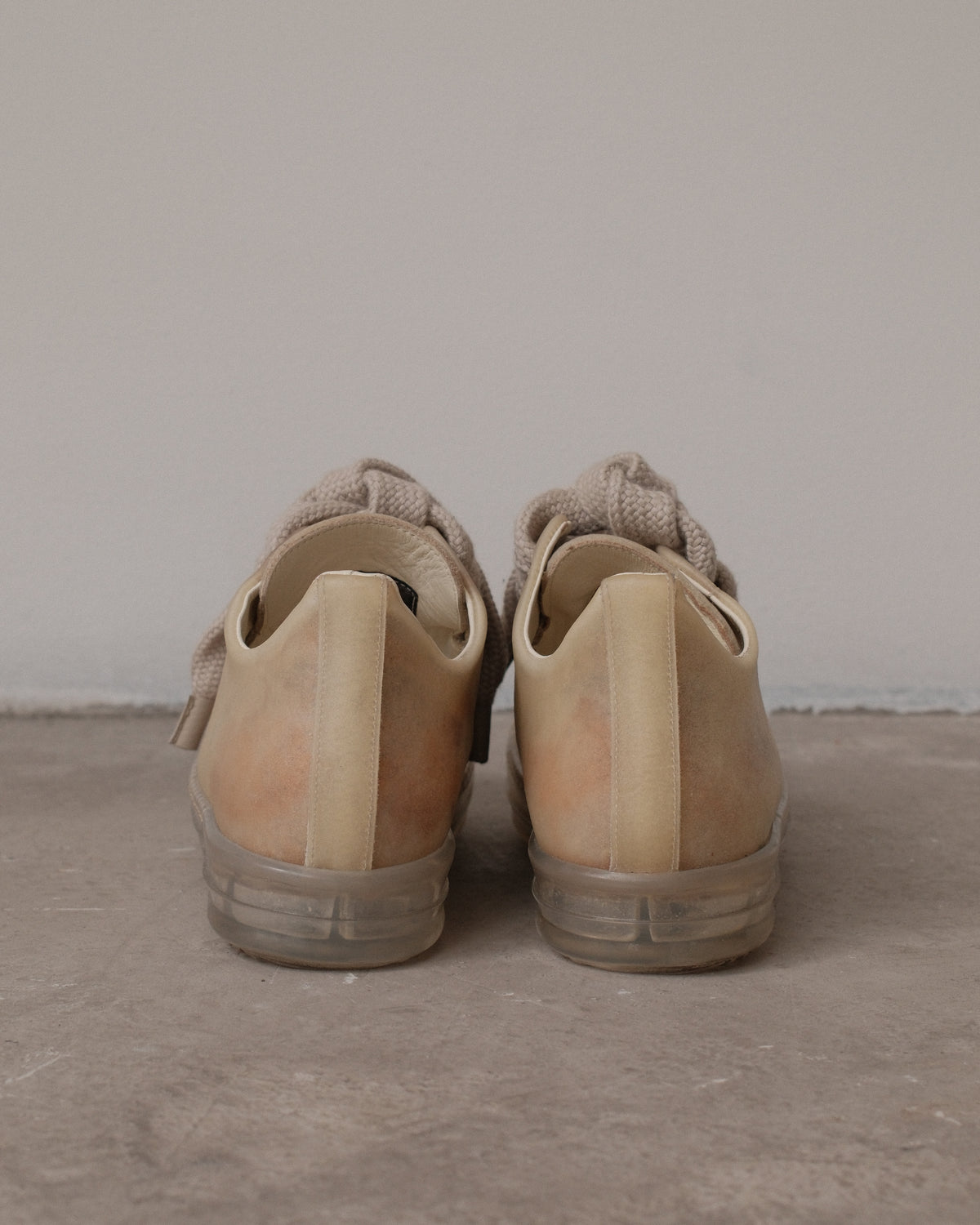 RICK OWENS SS23 LOW SNEAKERS – Natural/Clear