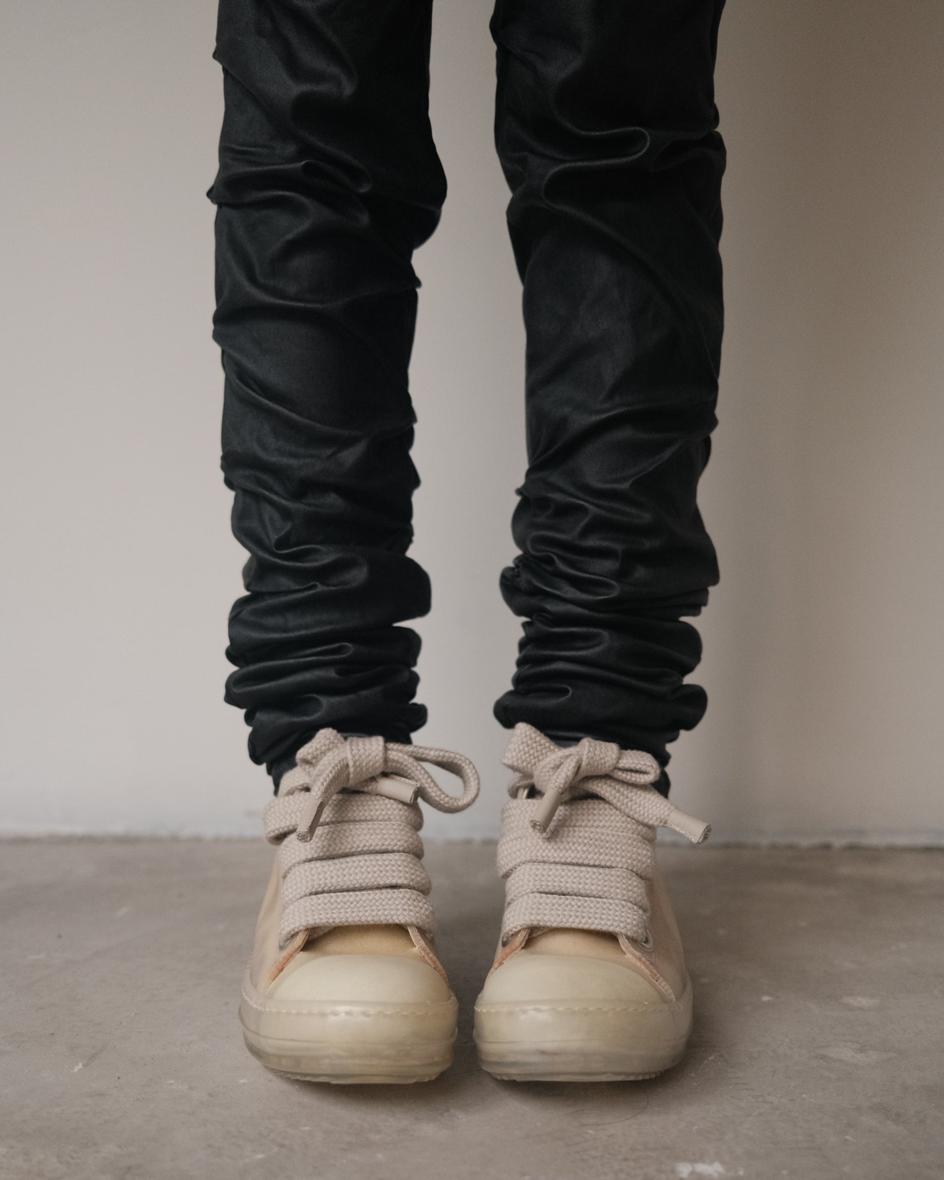 RICK OWENS SS23 LOW SNEAKERS – Natural/Clear