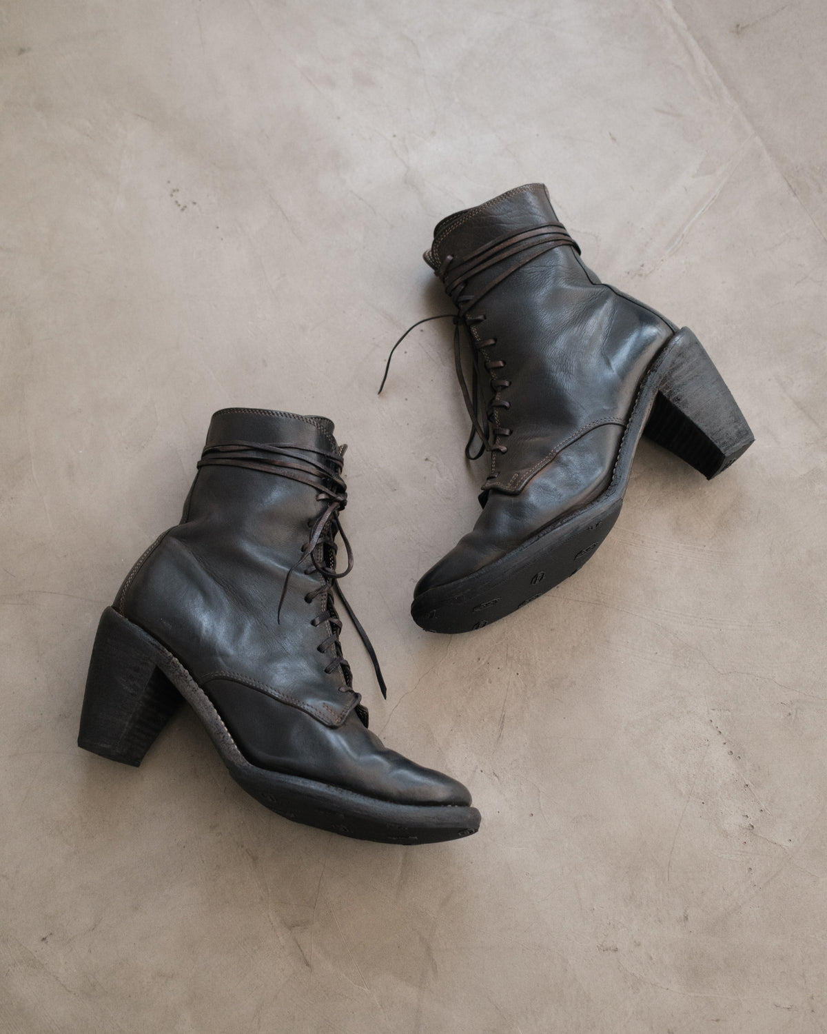 GUIDI Tapered-Heel Lace-Up Ankle Boots