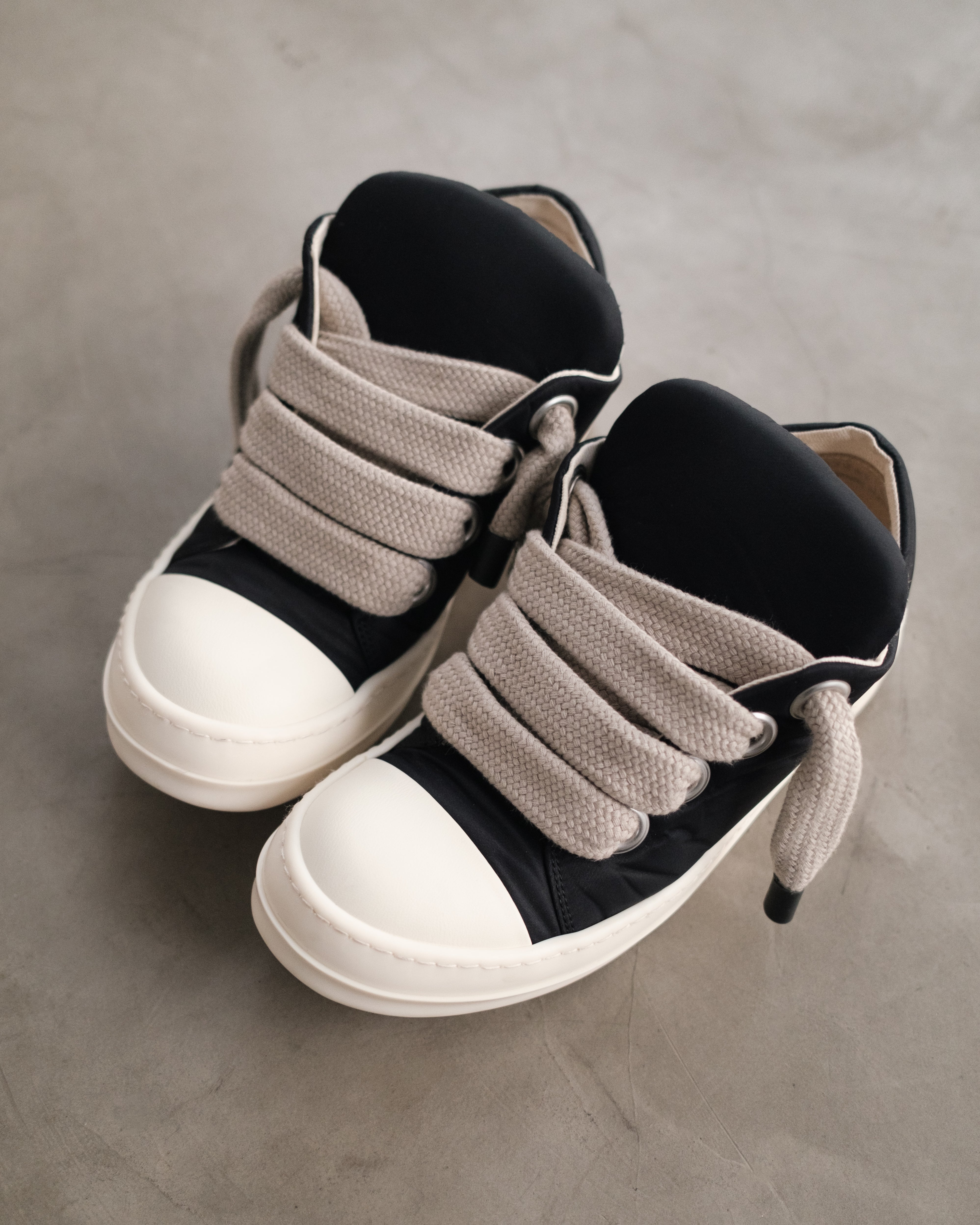 「⚠️購入意思無しいいね厳禁」Rick Owens JUMBOLACEDLOW RICK OWENS Concordians Jumbolace Sneakers Black/Milk - Wrong Weather