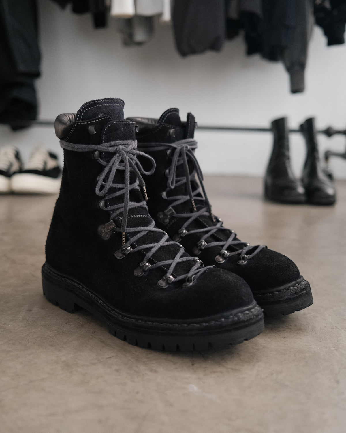 GUIDI 20 Hiking Boots Reverse Black Leather Vibram Lug Sole