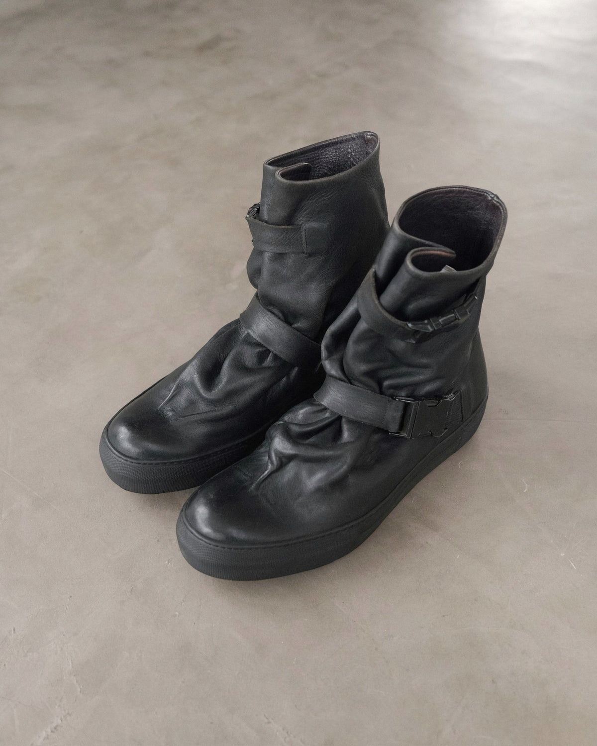 OBSCUR Tumor Sneakers With Metal Buckles In Horse Leather