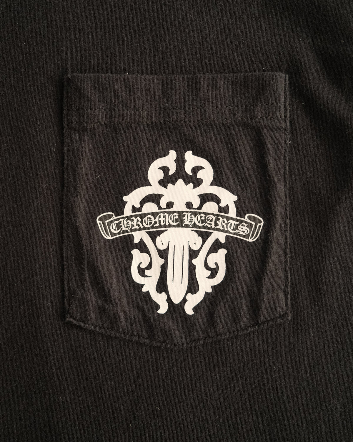 CHROME HEARTS Hollywood Daggers Pocket Tee