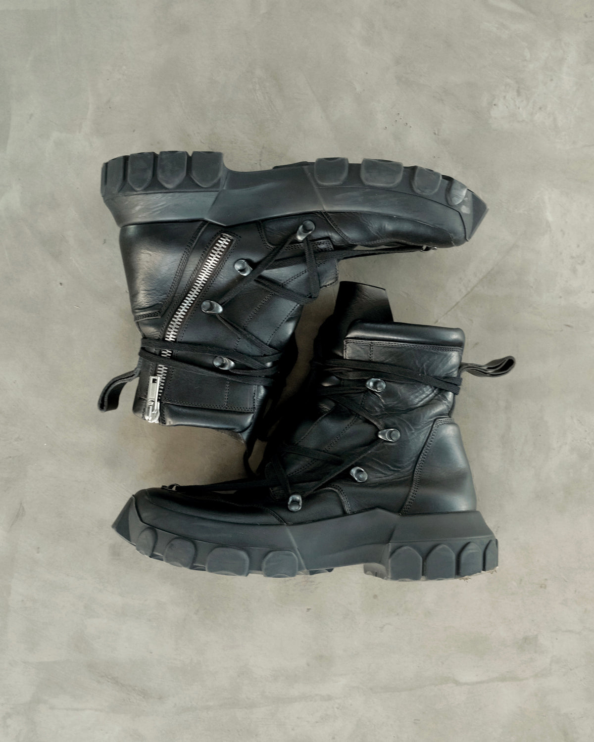 RICK OWENS SS18 Dirt Pentagram Tractor Boots – Around The Shoes display picture 1