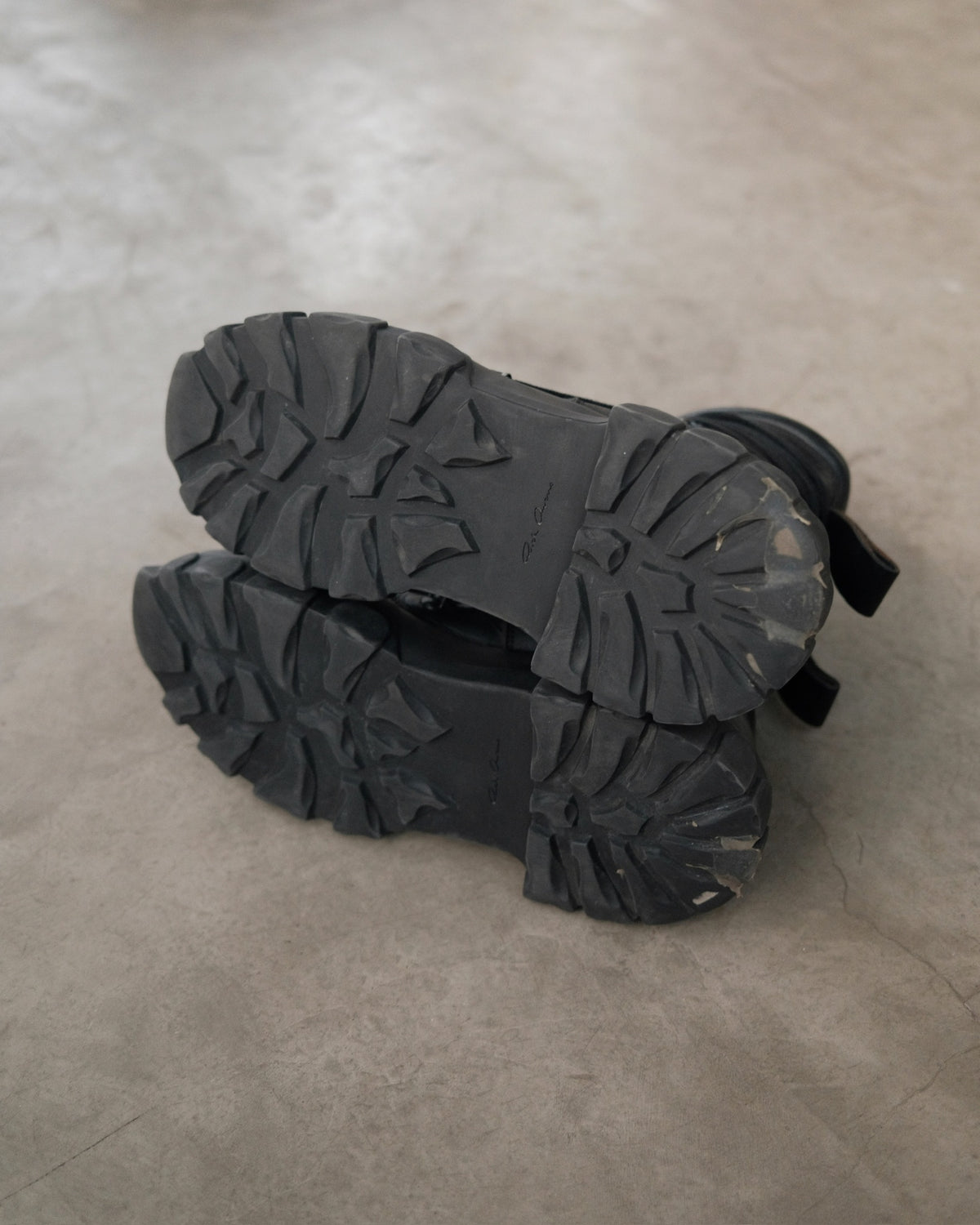 SS17 RICKOWENS Dirt Pentagram Tractor Boots