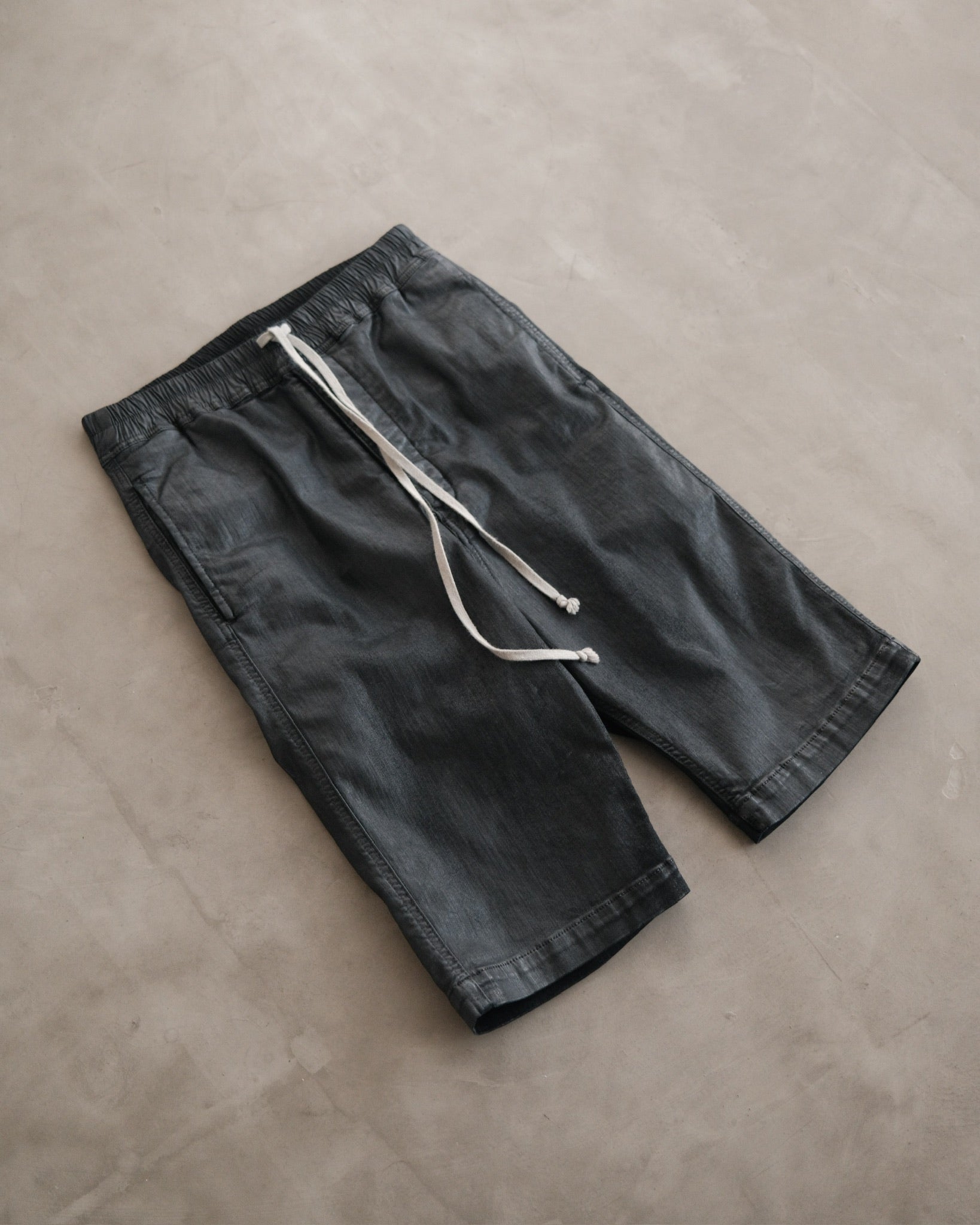 RICKOWENS Drkshdw Black Waxed Pod Shorts