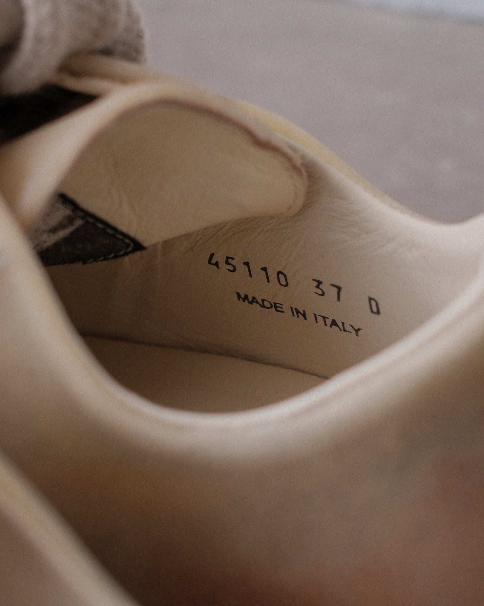 RICK OWENS SS23 LOW SNEAKERS – Natural/Clear