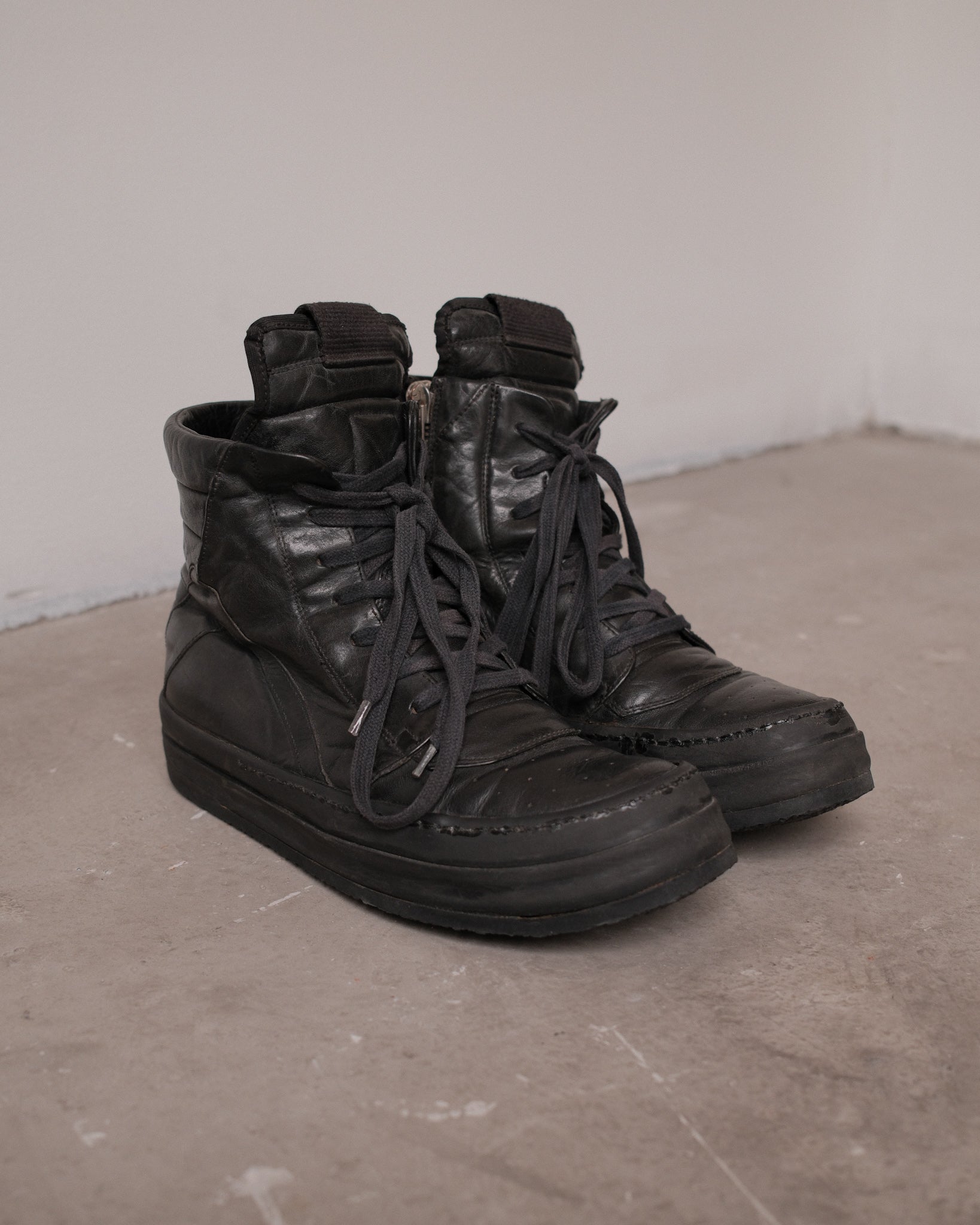 AW10 RICK OWENS “GLEAM” CREPE SOLE SHORT TONGUE GEOBASKET