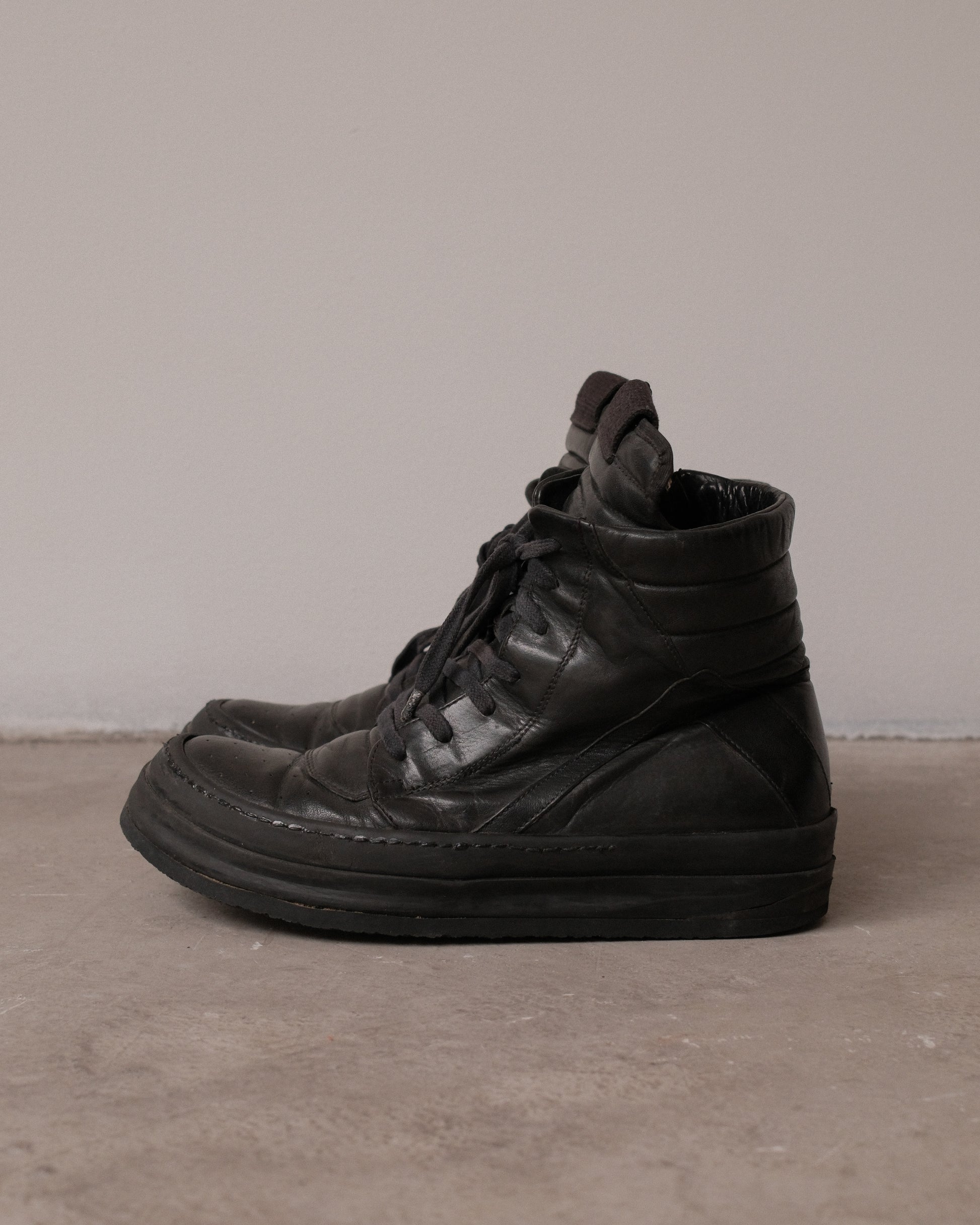 AW10 RICK OWENS “GLEAM” CREPE SOLE SHORT TONGUE GEOBASKET