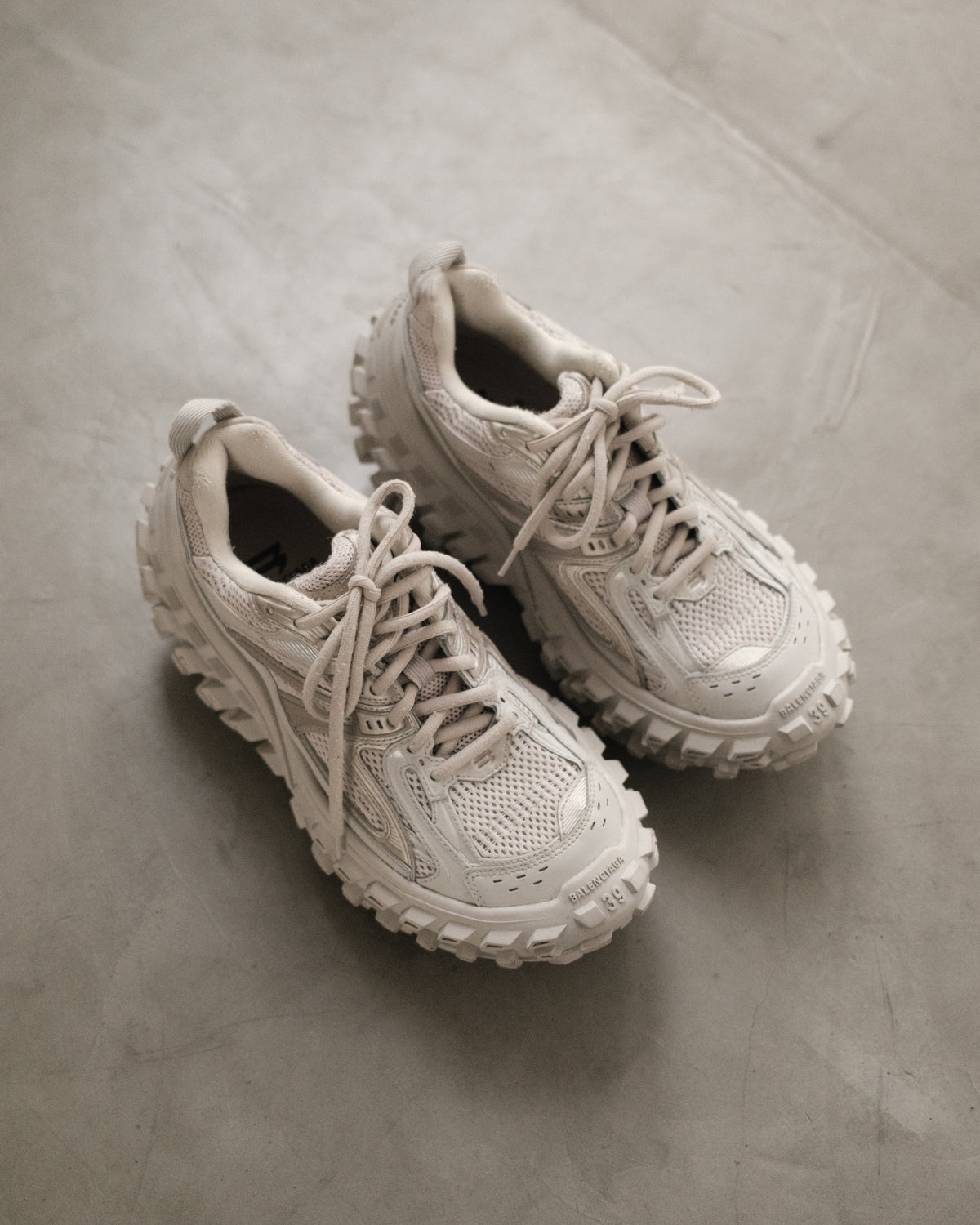 BALENCIAGA Defender Trainers Beige Snekaer