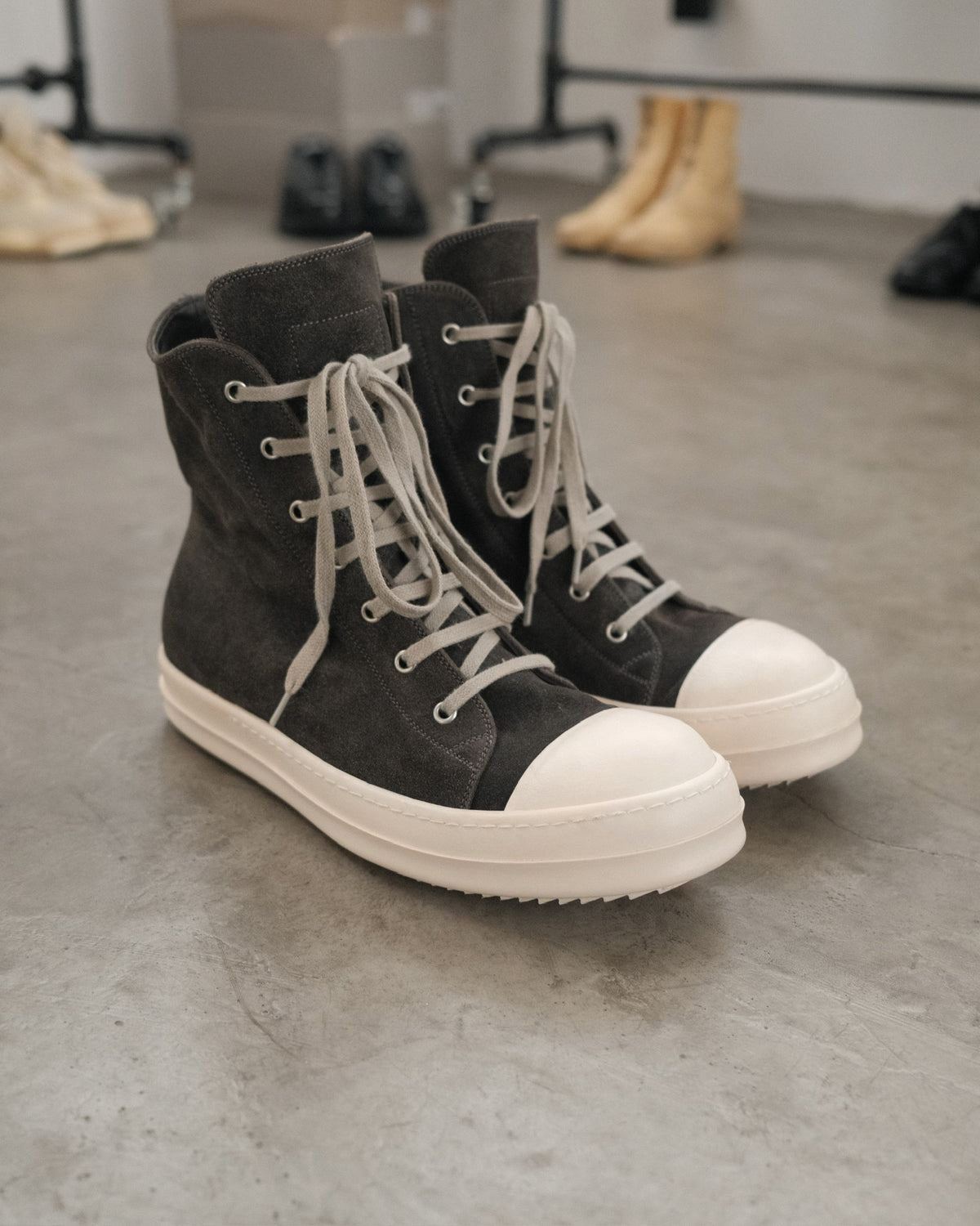 FW23 RICKOWENS Suede Dark Dust Ramones