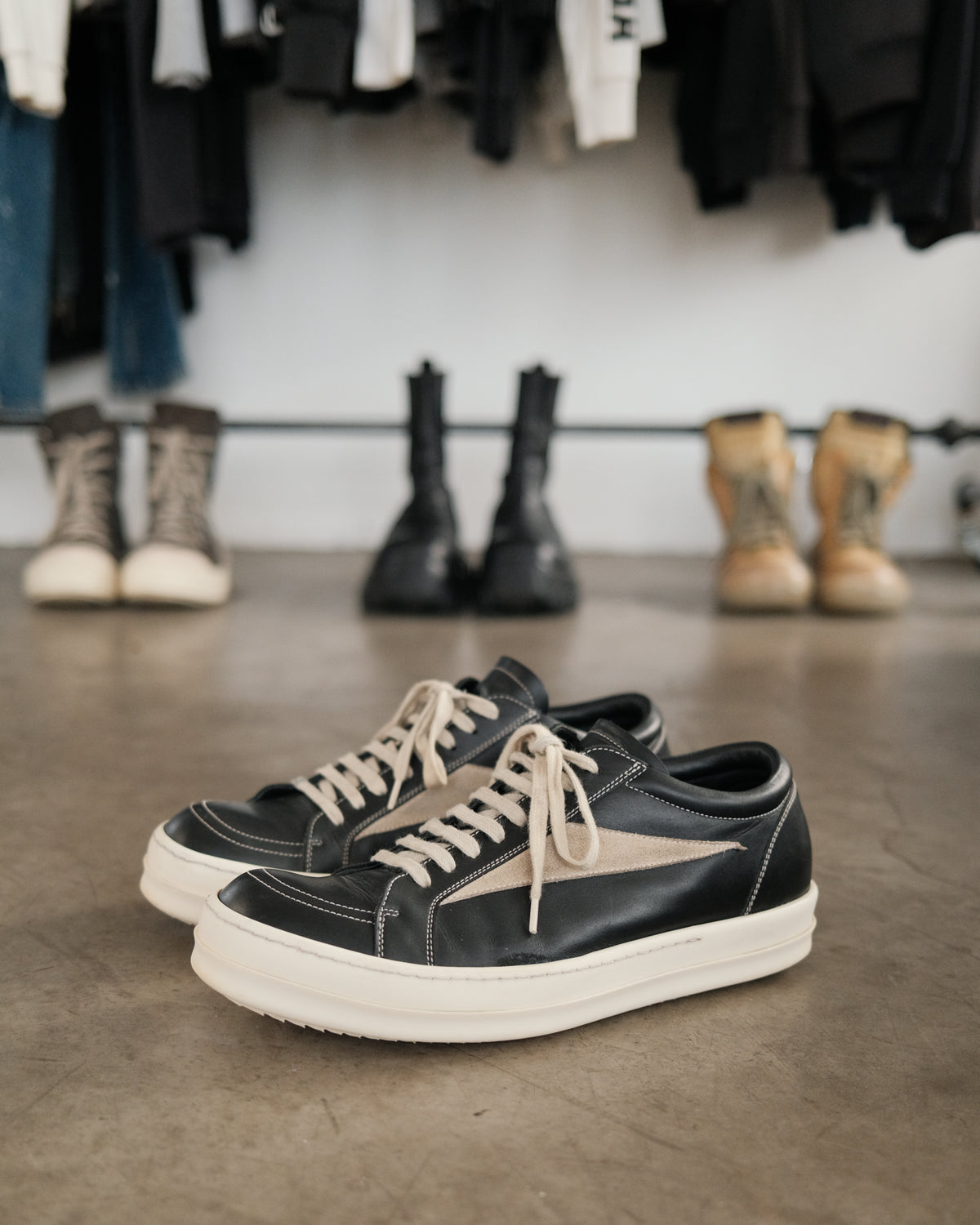 RICK OWENS FW22 Strobe Vintage Black Low Top