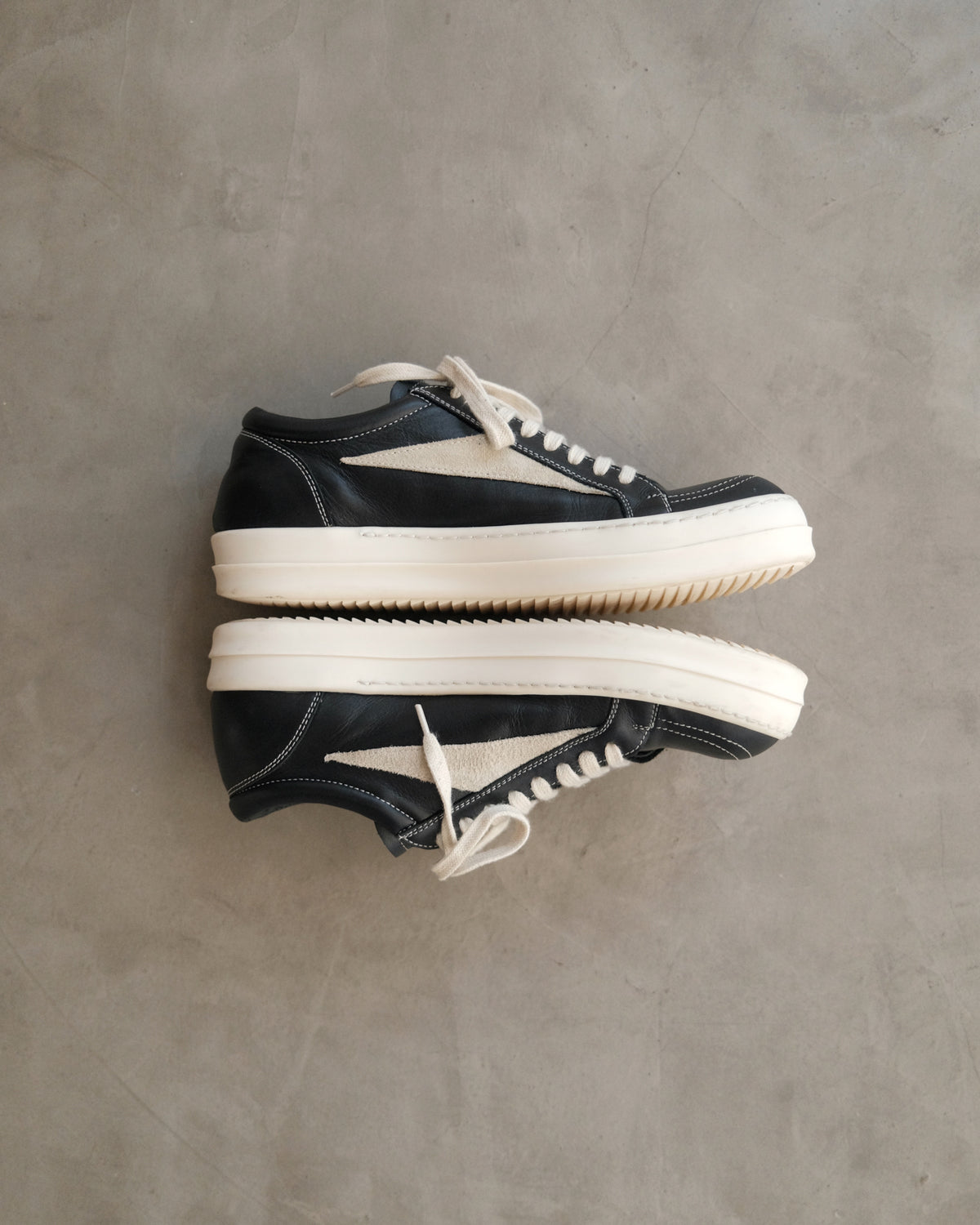 RICK OWENS FW22 Strobe Vintage Black Low Top
