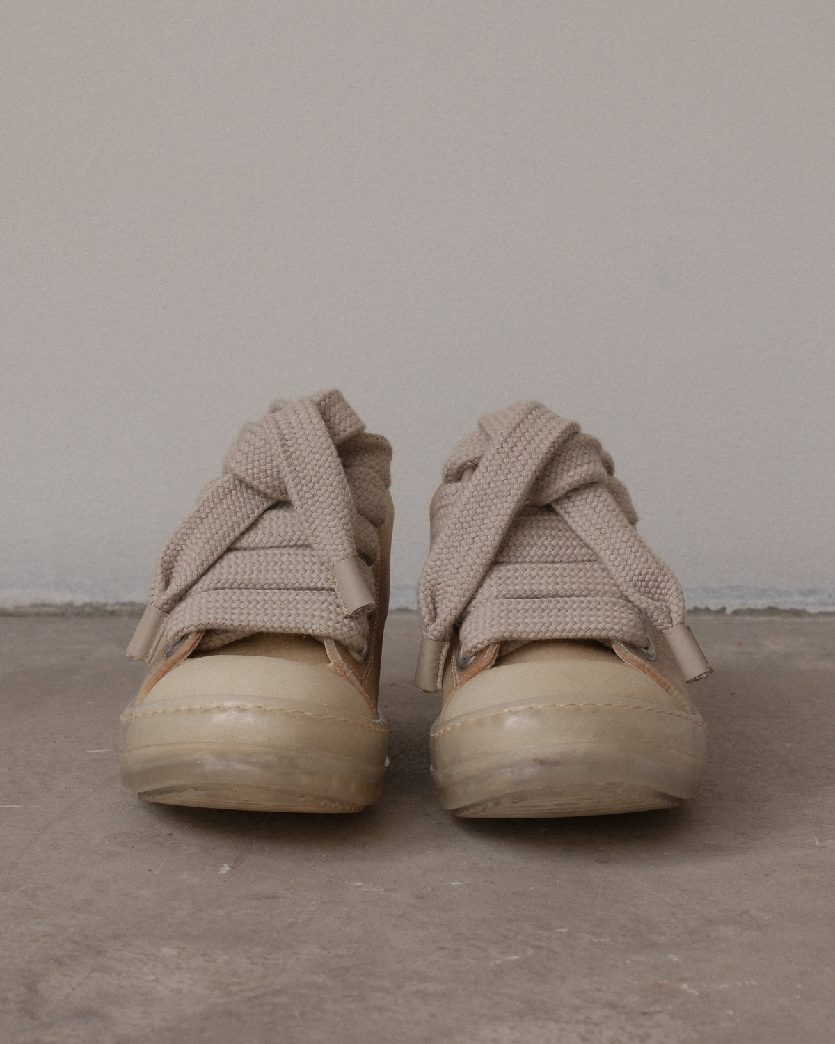 RICK OWENS SS23 LOW SNEAKERS – Natural/Clear