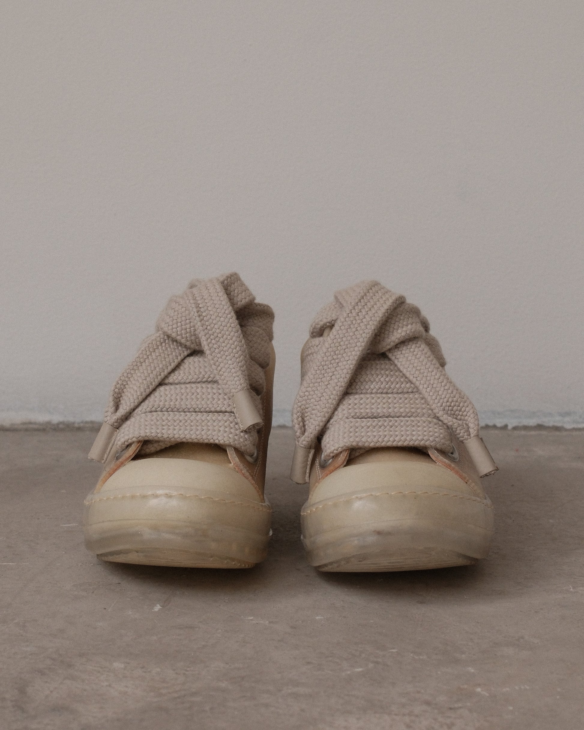 RICK OWENS SS23 LOW SNEAKERS – Natural/Clear