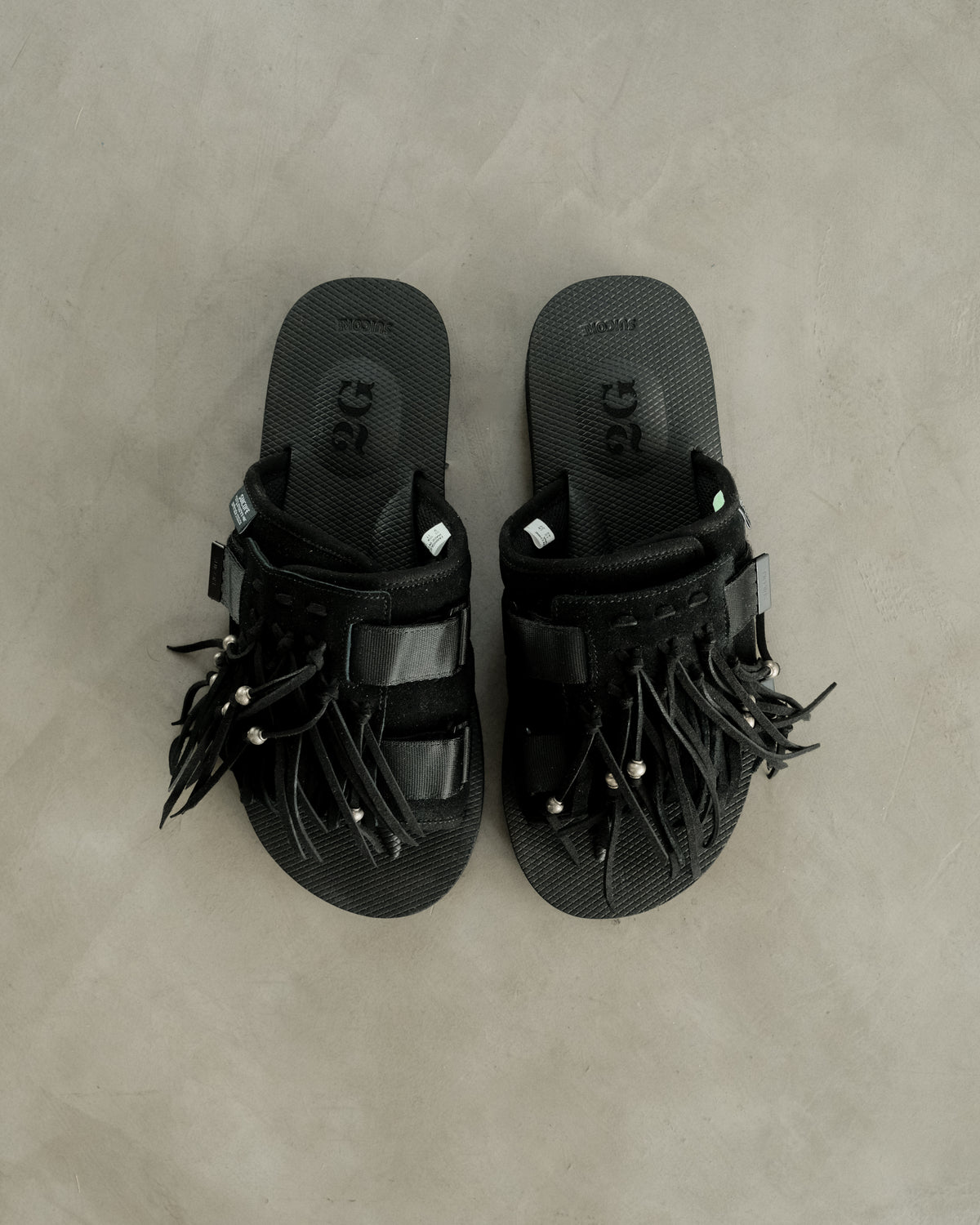 THE 2G x SUICOKE Hoto-SCab Black