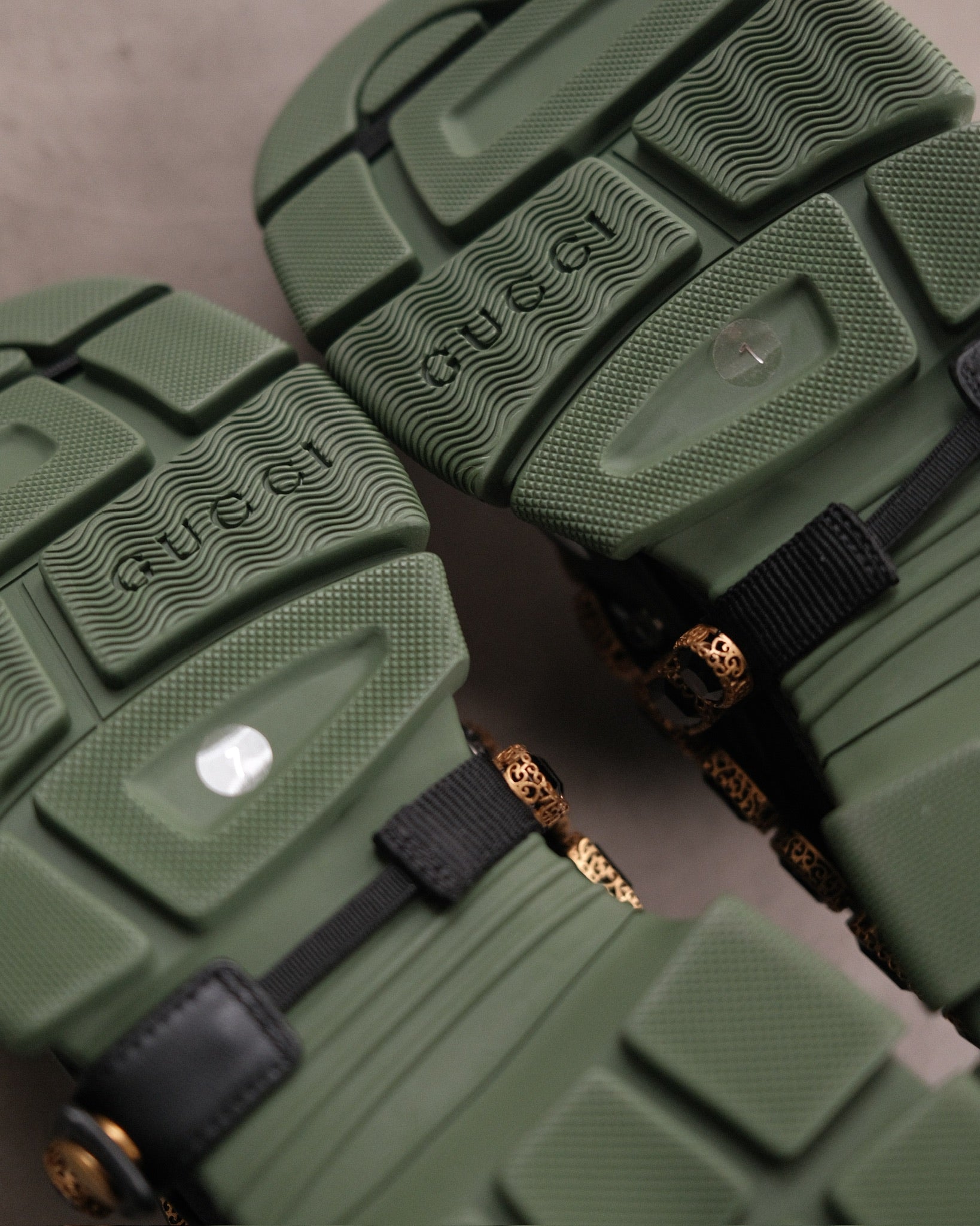 GUCCI Flashtrek SEGA Green Removable Crystal – Around The Shoes