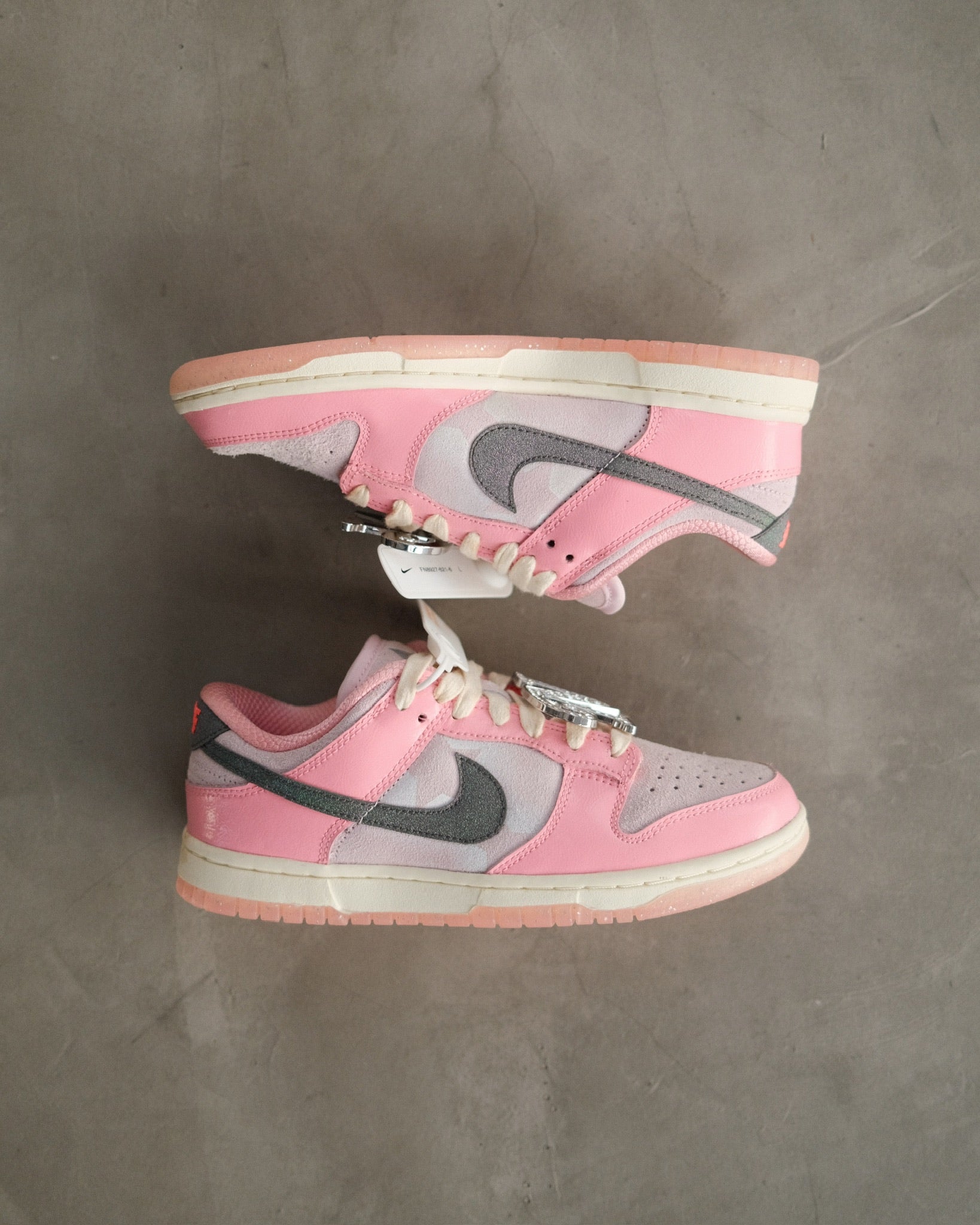 NIKE Dunk Low Sneaker