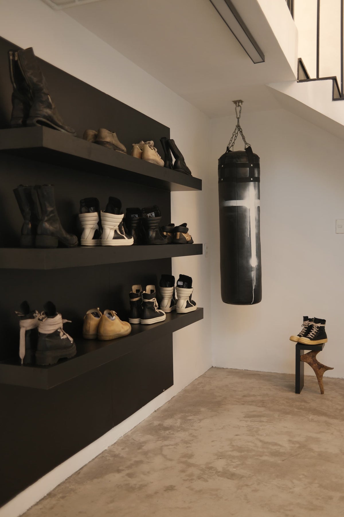 Around The Shoes Space 4